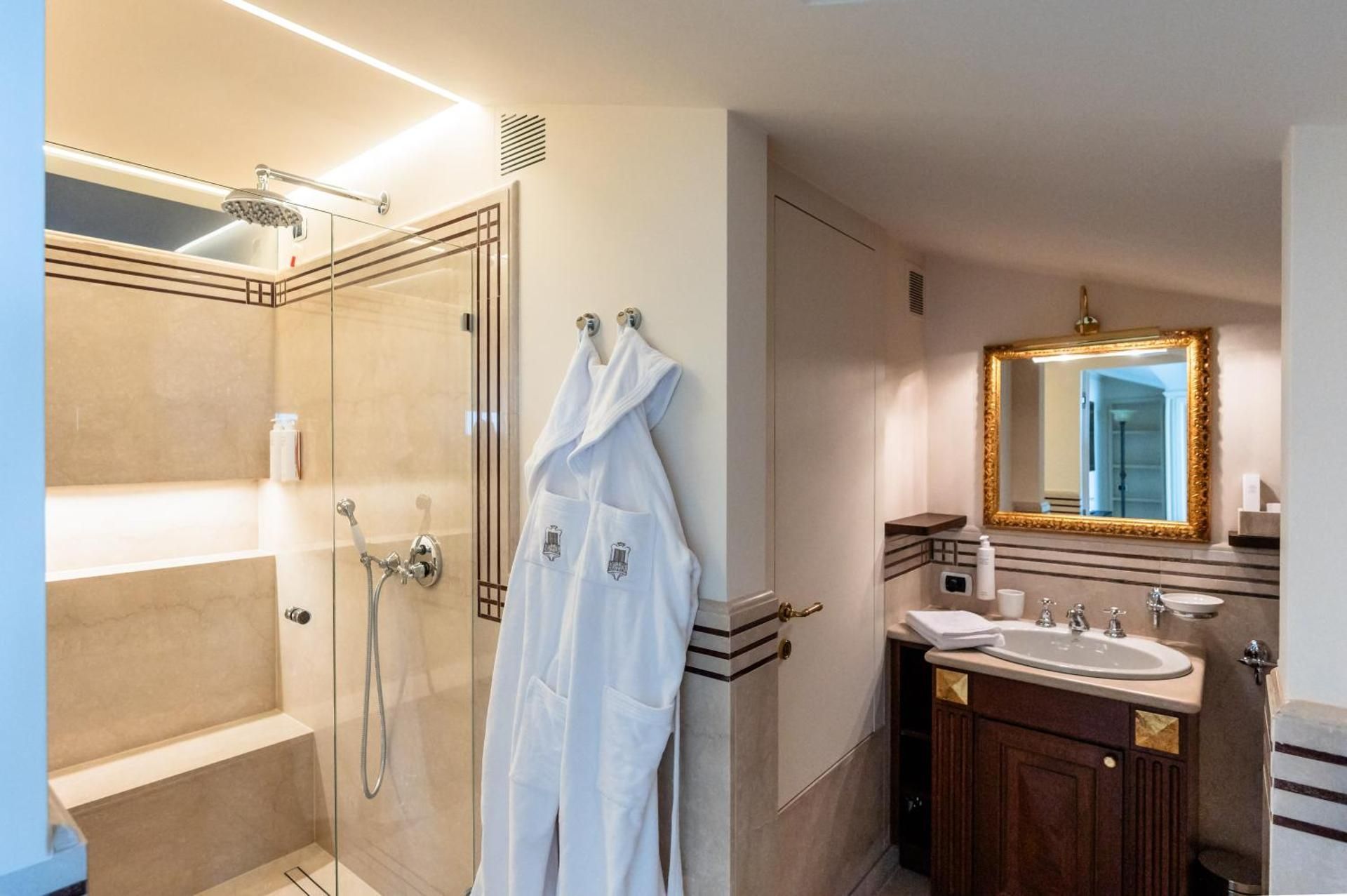 Deluxe Family Suite