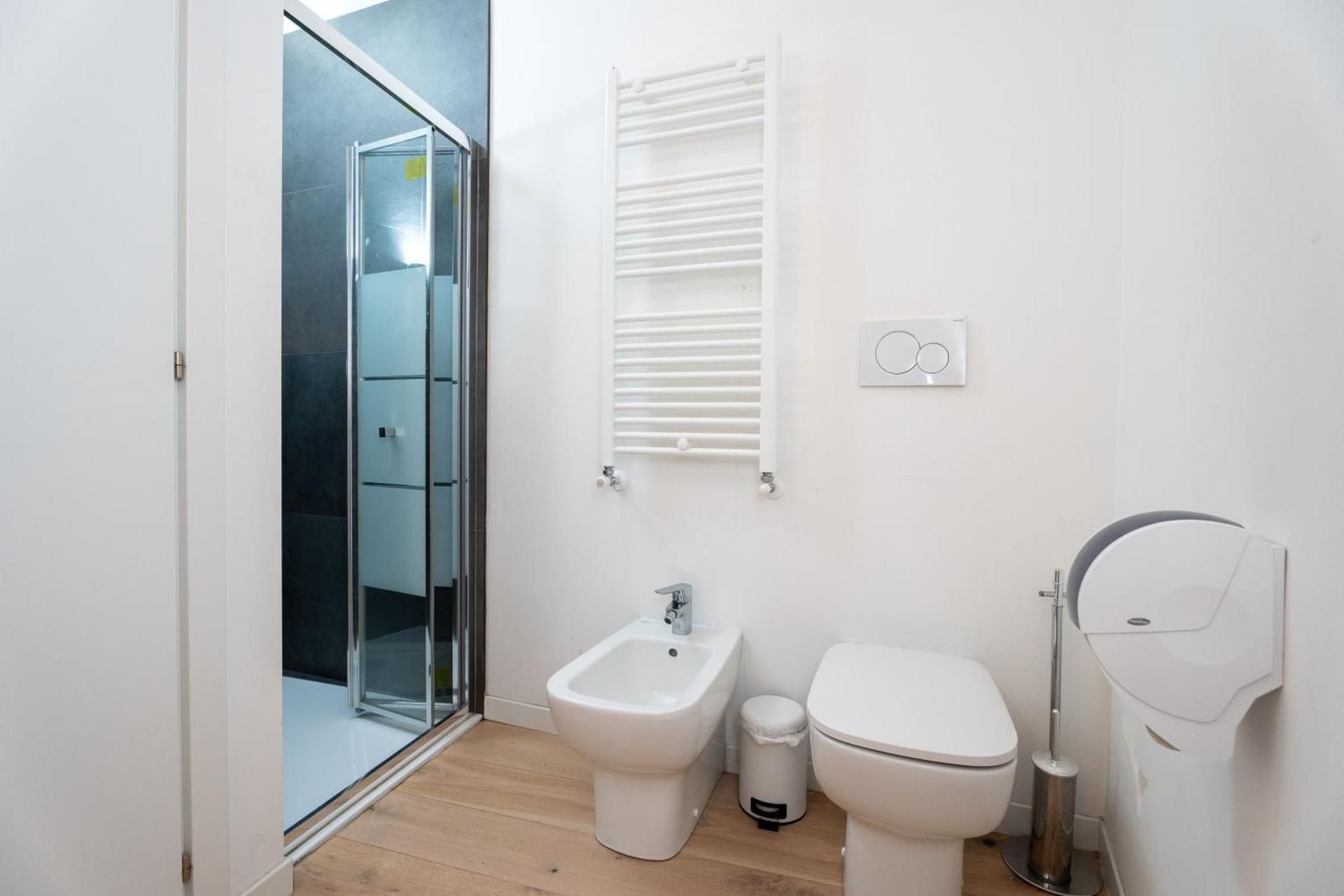 Deluxe One-Bedroom Apartment