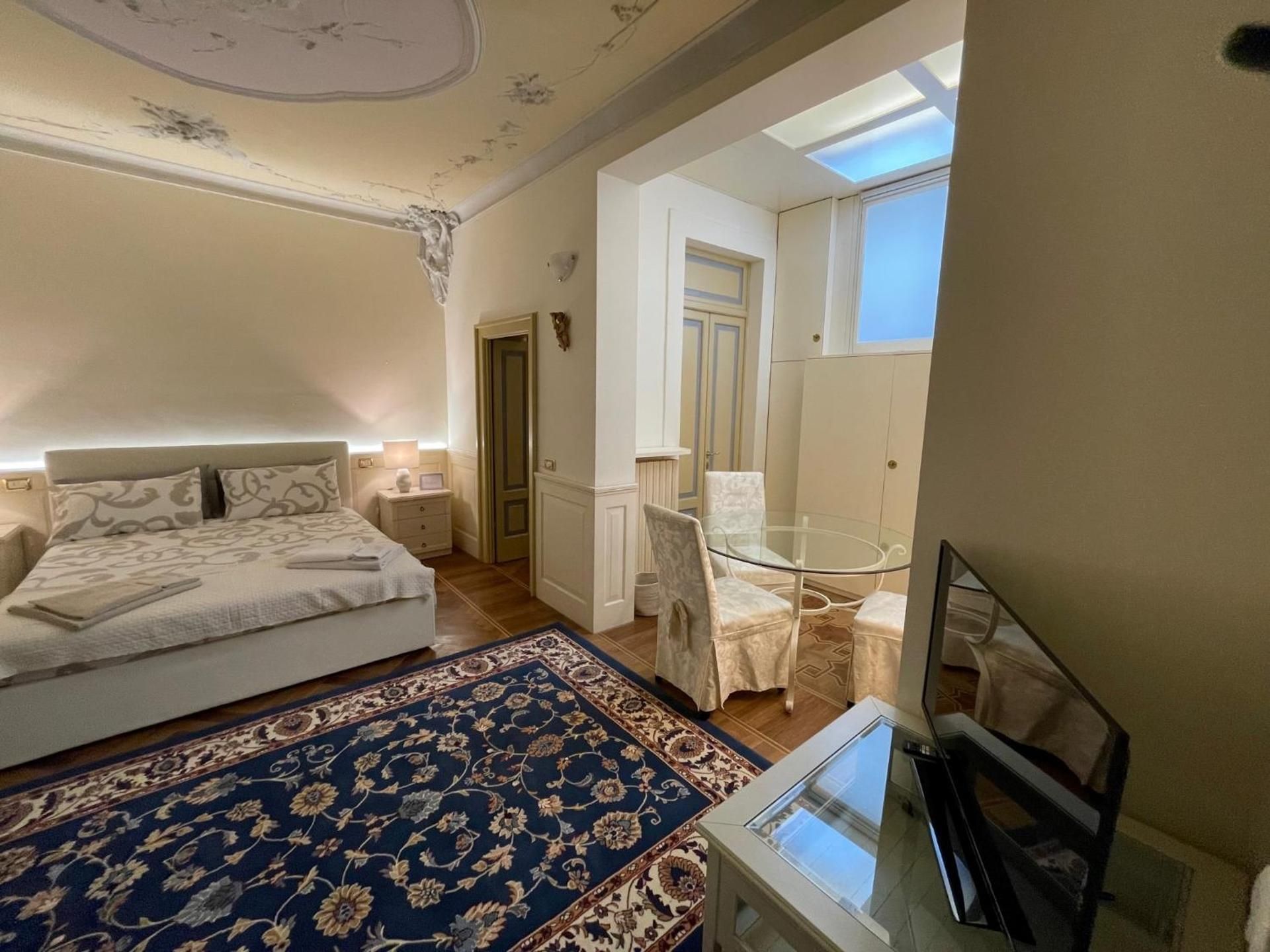 Relais Dei Mandorli suite centro Deluxe Double Room 2