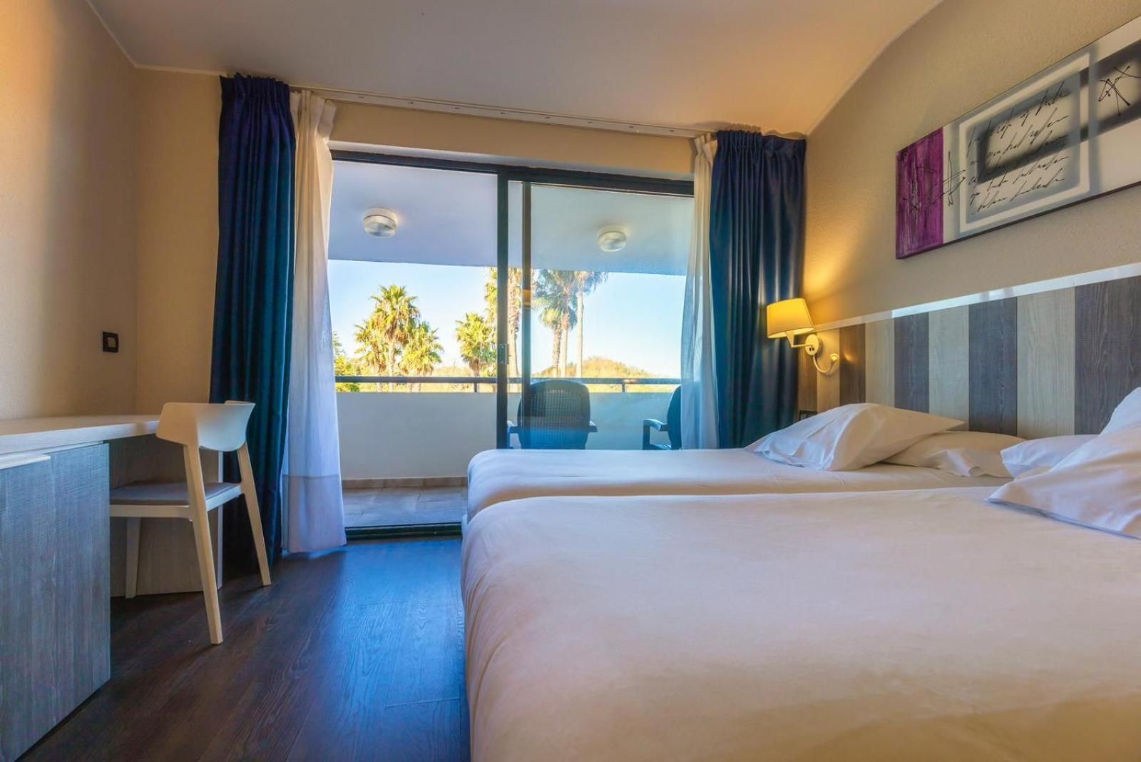 Double or Twin Room (1 Adult)