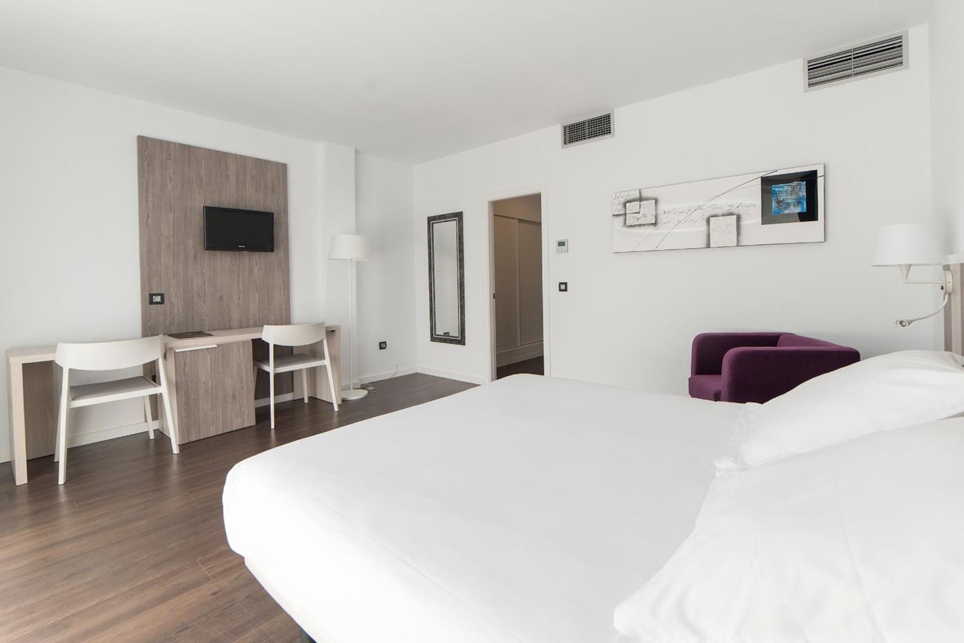 Double or Twin Room (1 Adult)