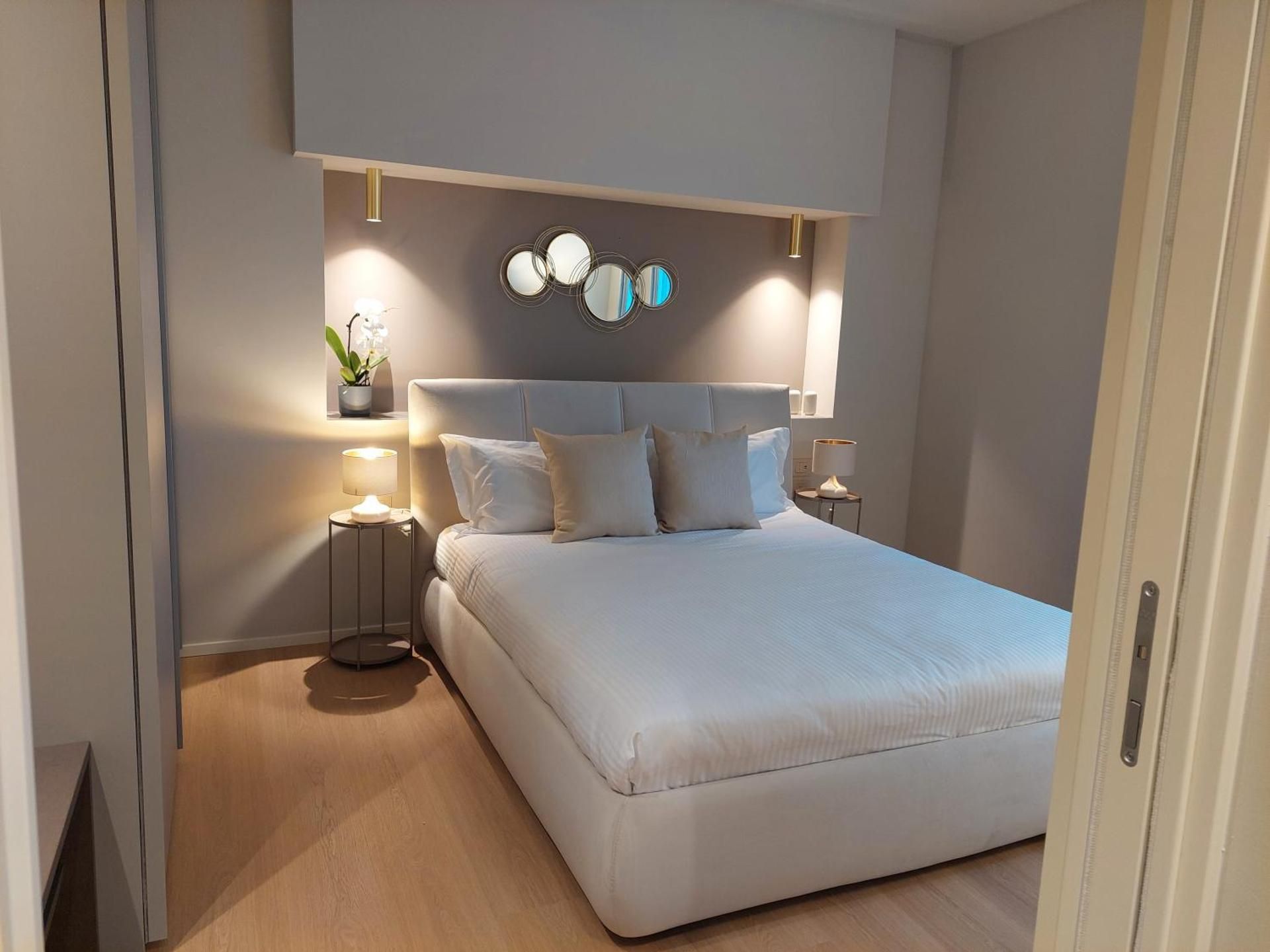 Superior One-Bedroom Apartment with Balcony