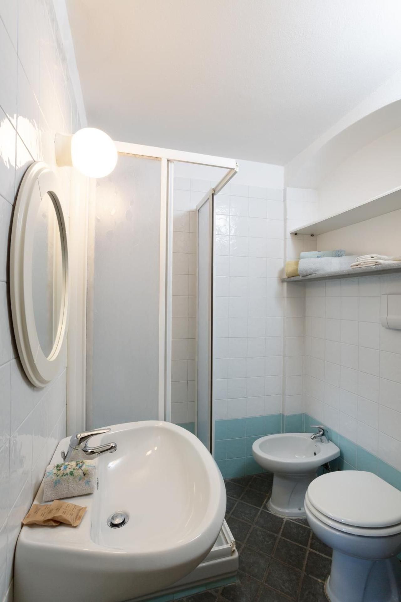 Studio Apartment with One Double Bed - Via Tassis 17