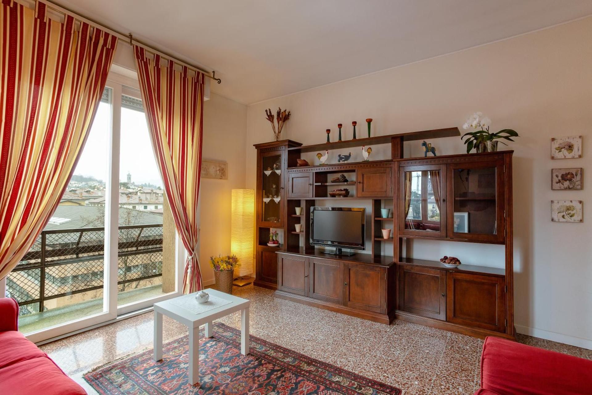 La Castellana Two-Bedroom Apartment with Balcony - Via Camozzi 106 2