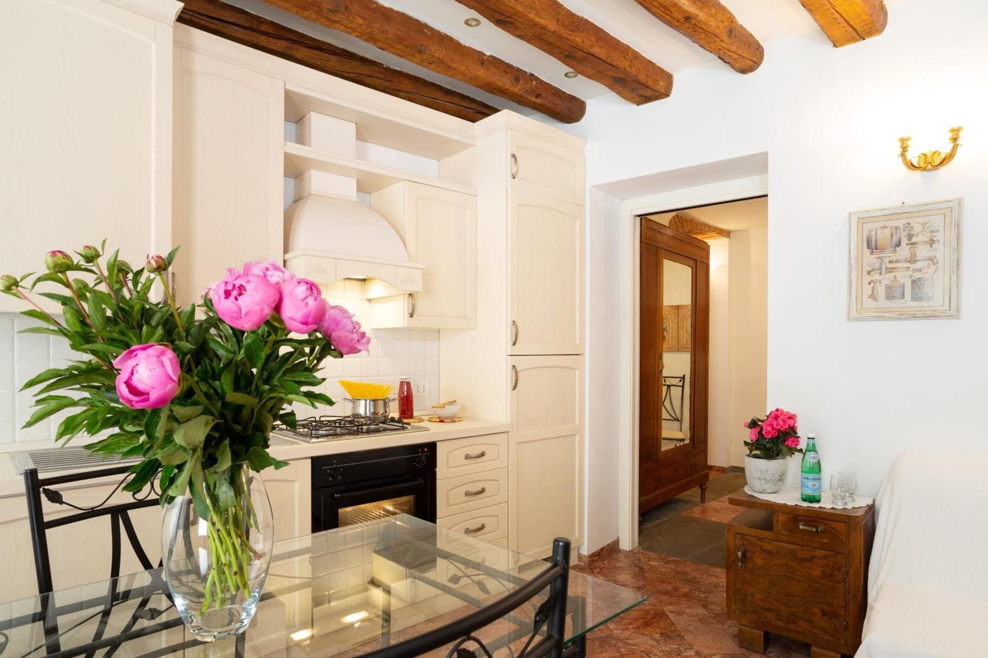 One-Bedroom Apartment - Via Torquato Tasso 30