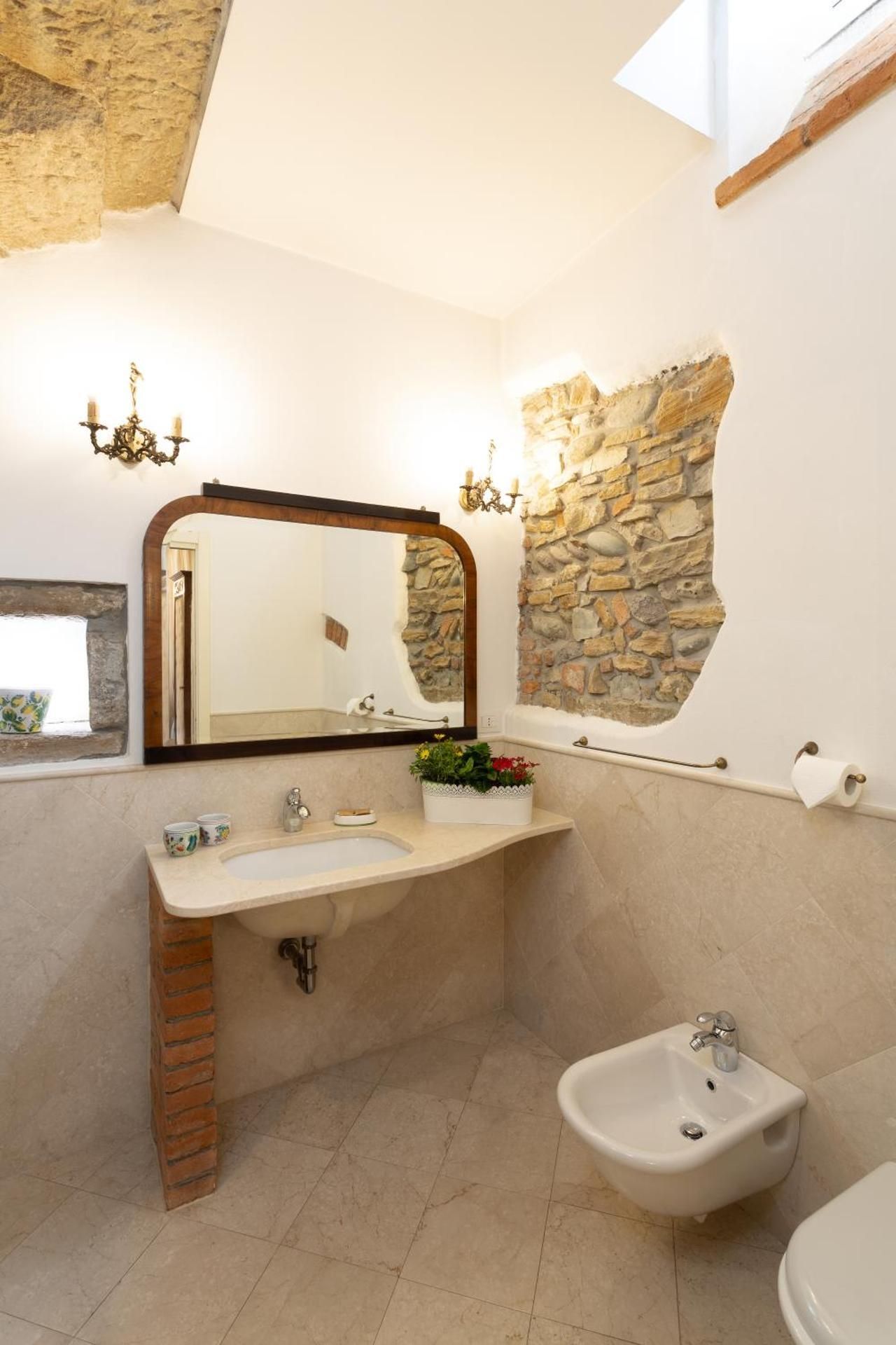 One-Bedroom Apartment - Via Pignolo 81