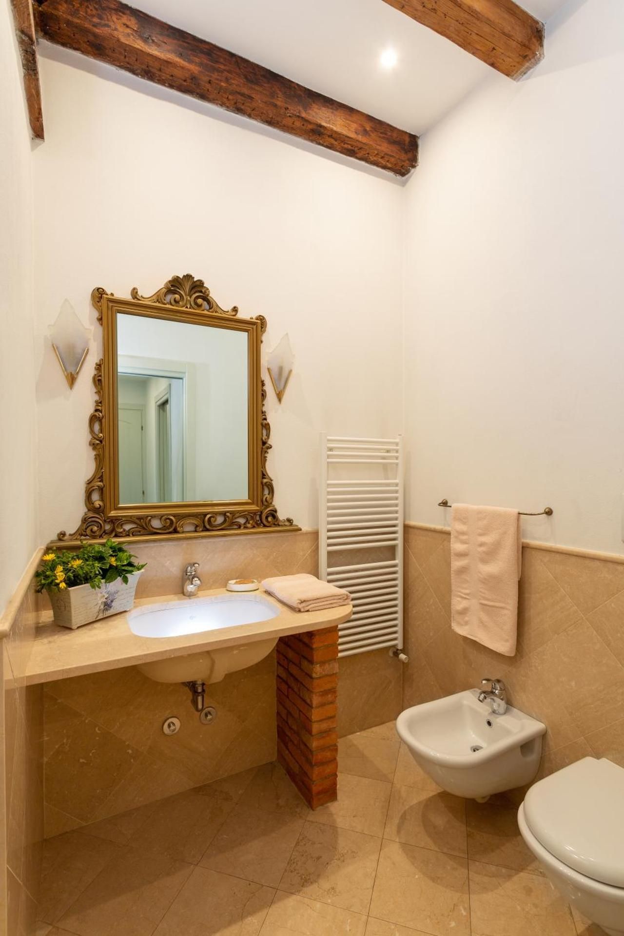 Two-Bedroom Apartment - Via Pignolo 81