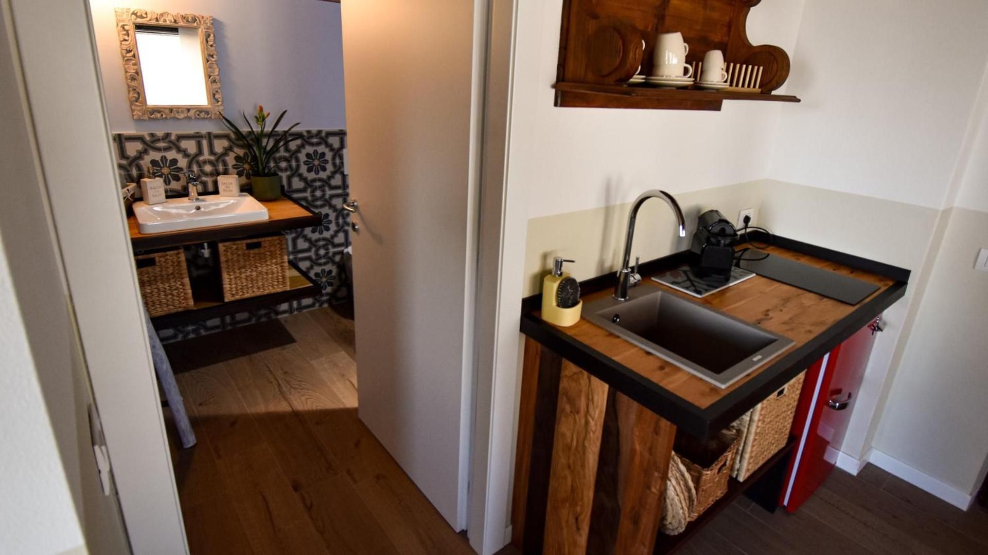 One-Bedroom Deluxe Apartment