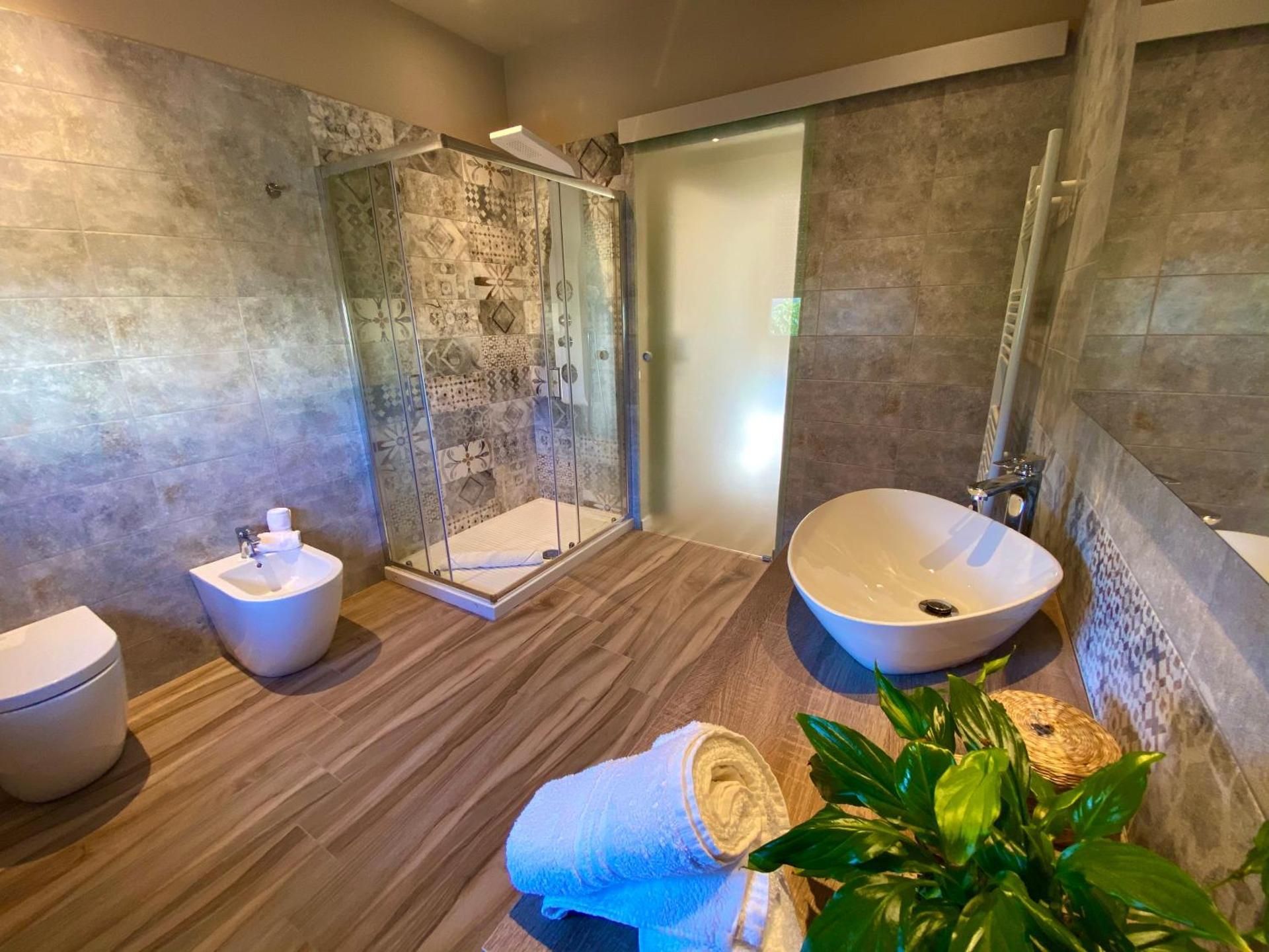 Harmony House Prestige Deluxe Double Room 3