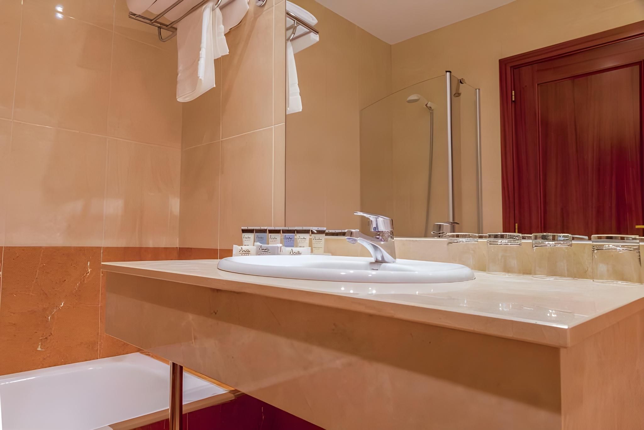 Hotel Andia Family Room 3