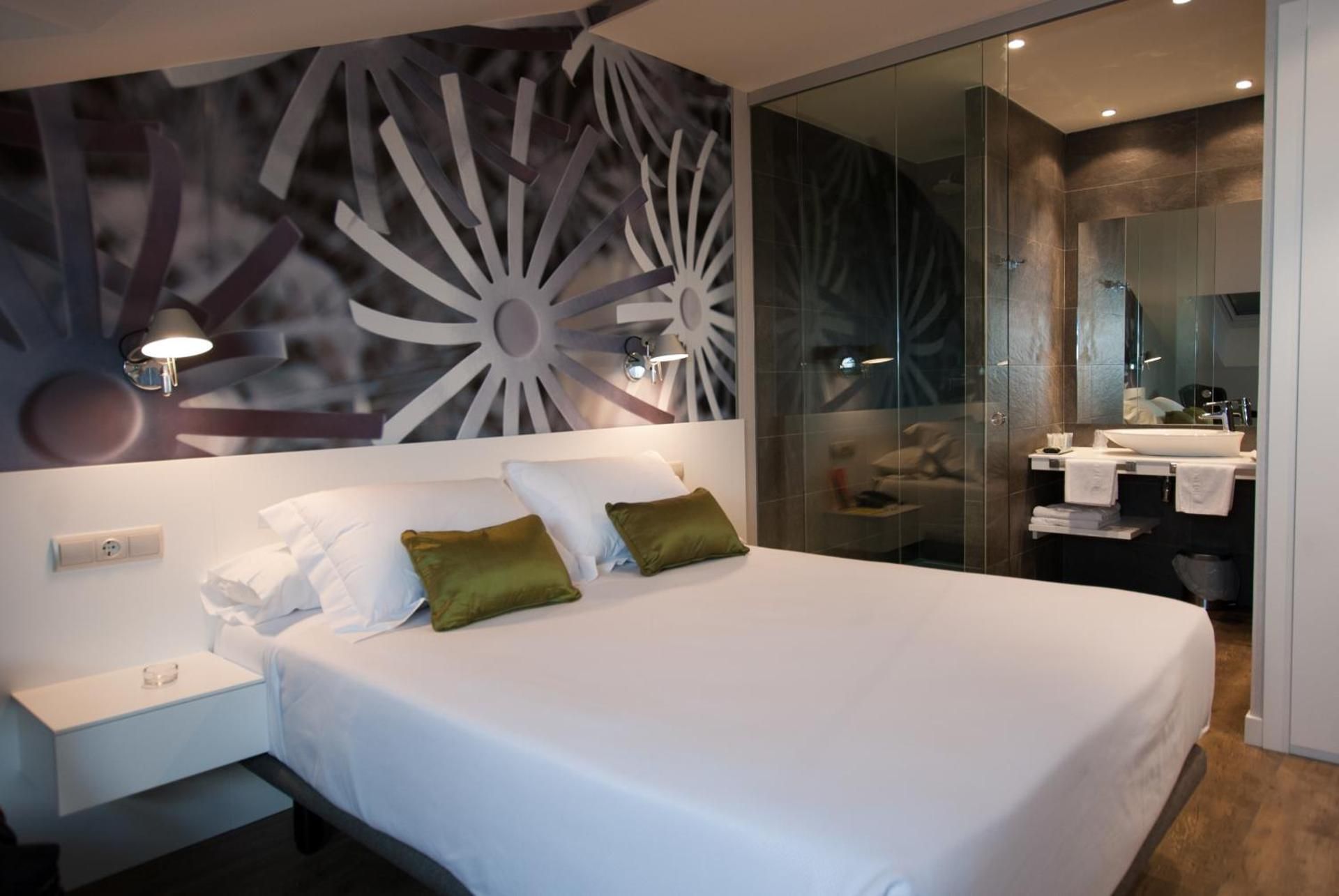 Deluxe One-Bedroom Apartment