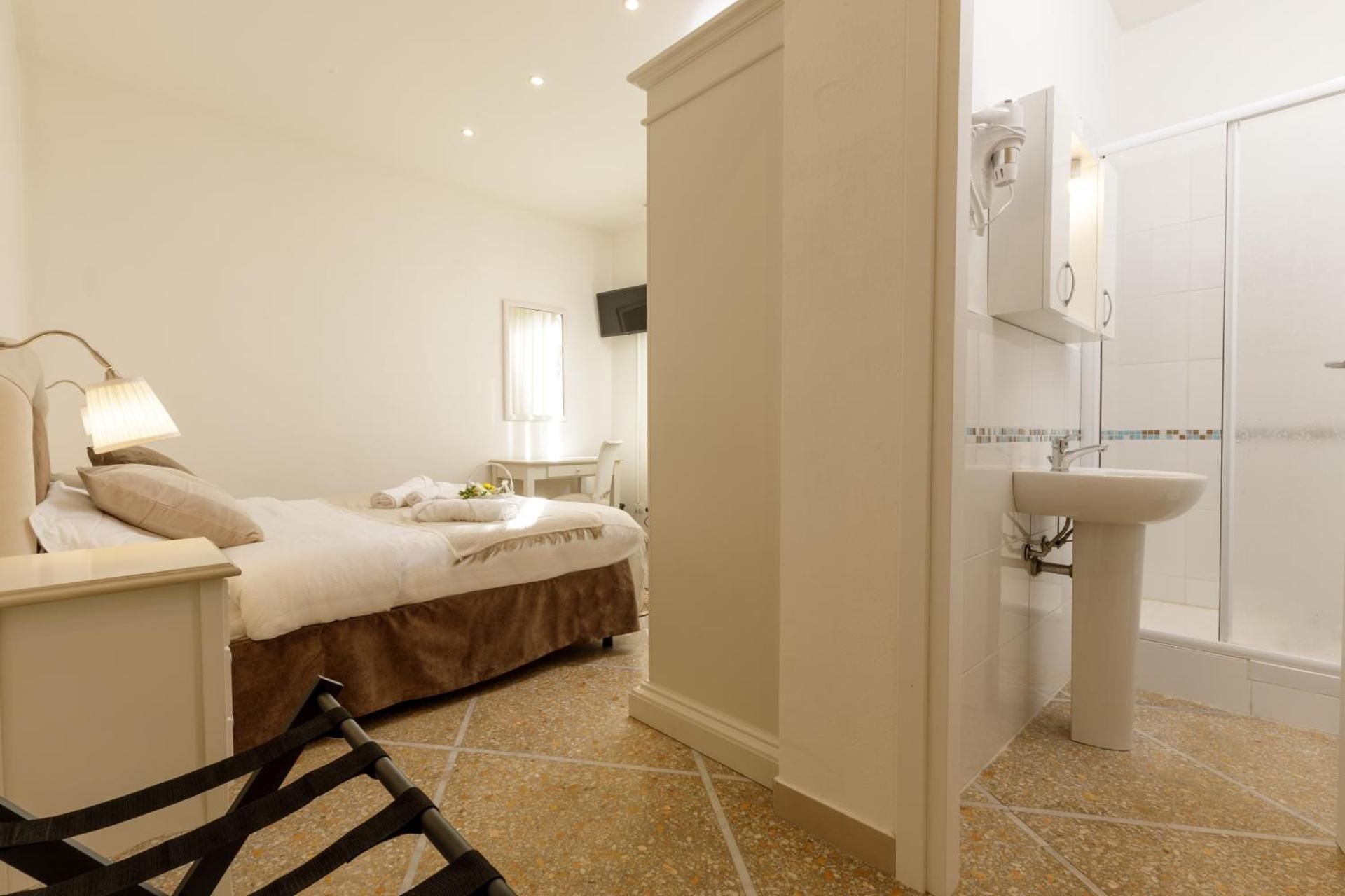 Double Room with Private Bathroom