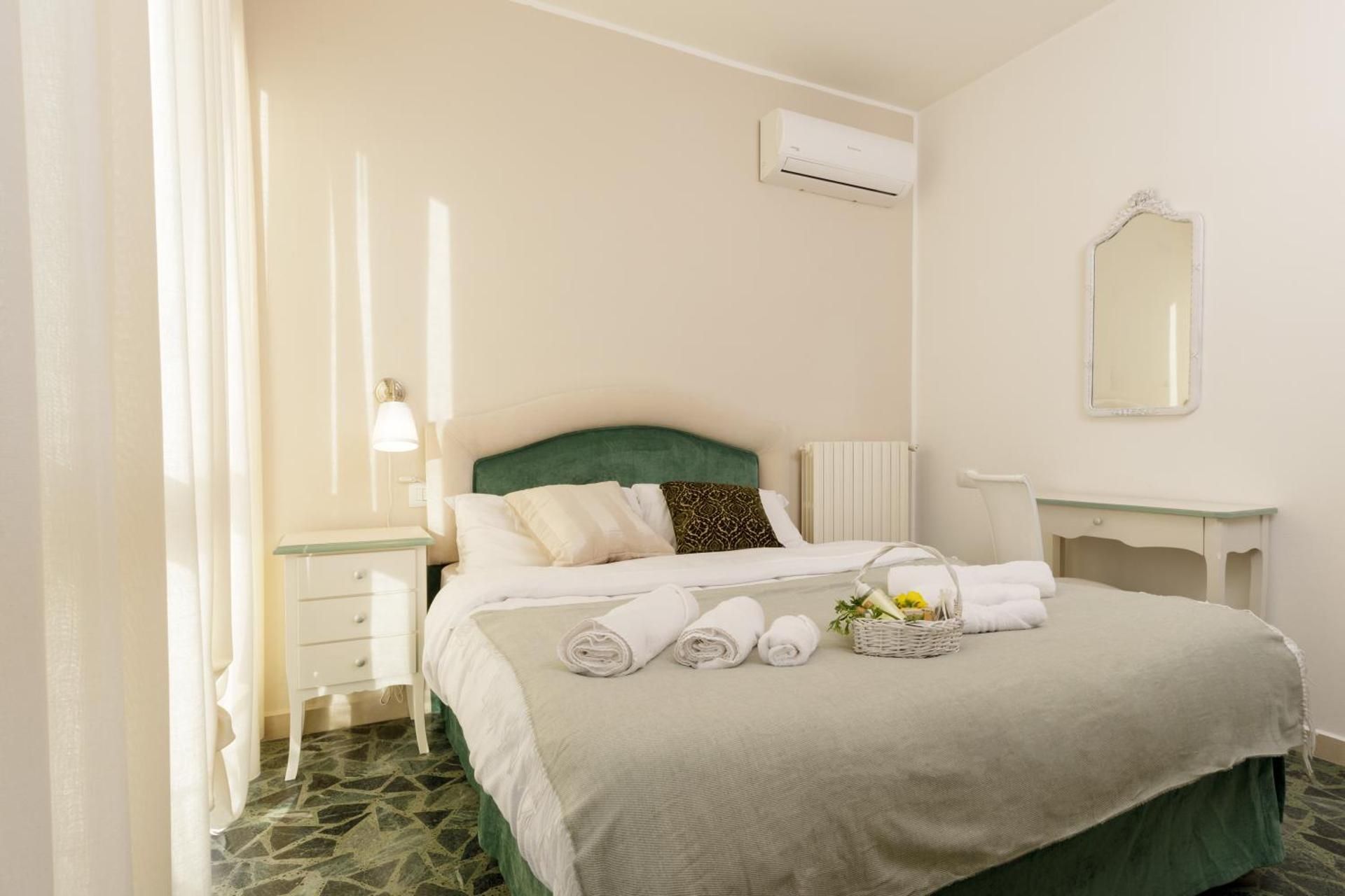 Double Room with Private External Bathroom