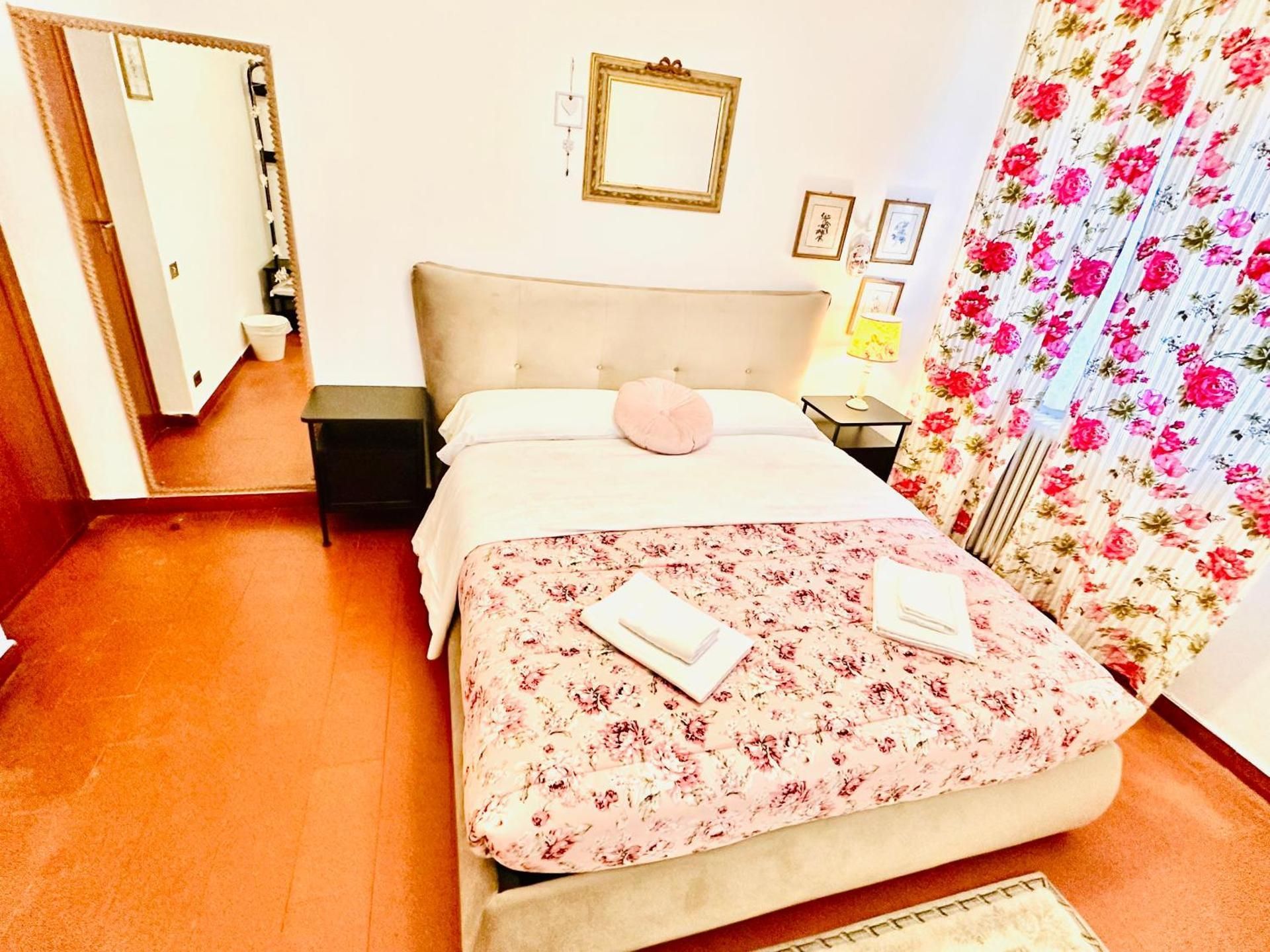 Cisanello Guest House Double Room with Private External Bathroom 2