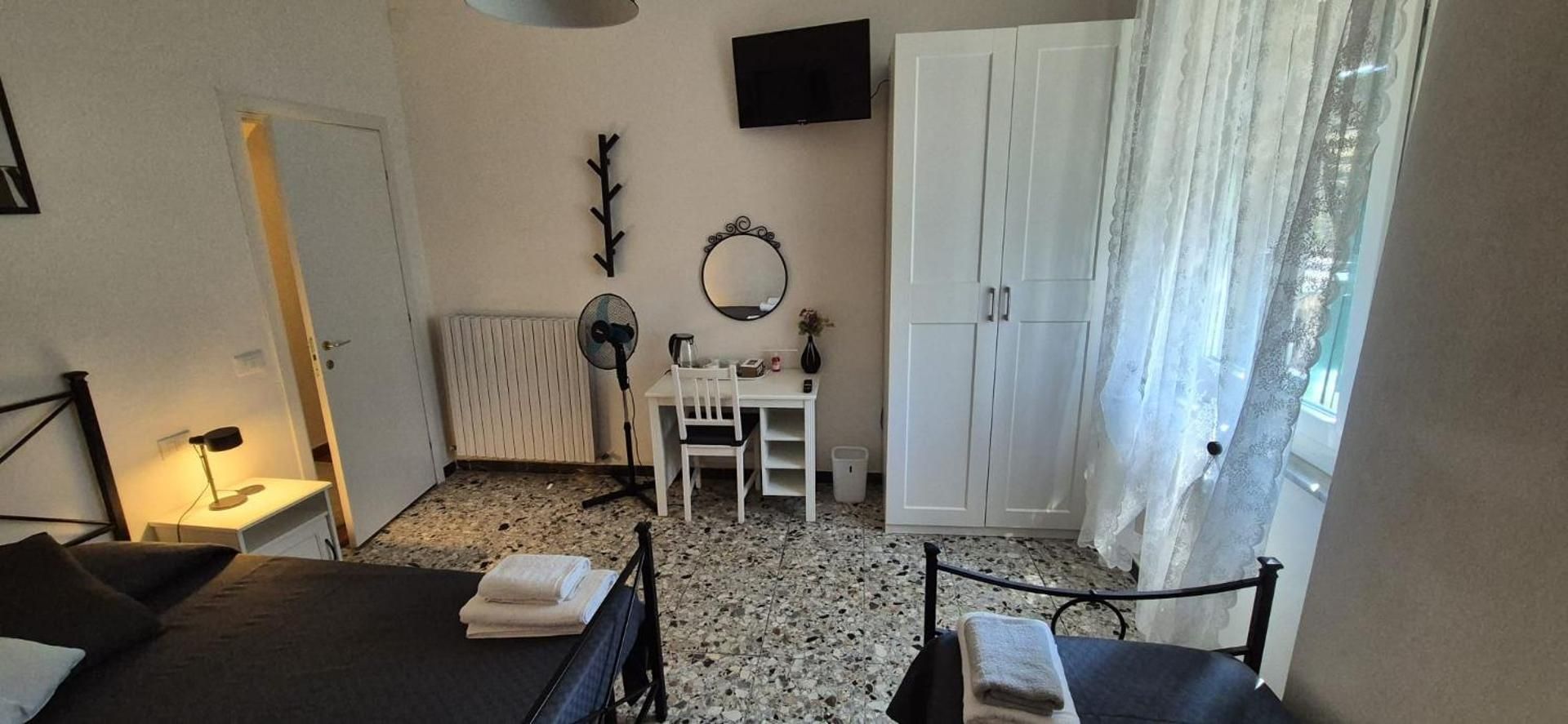 Pisa Tower view Superior Triple Room 2