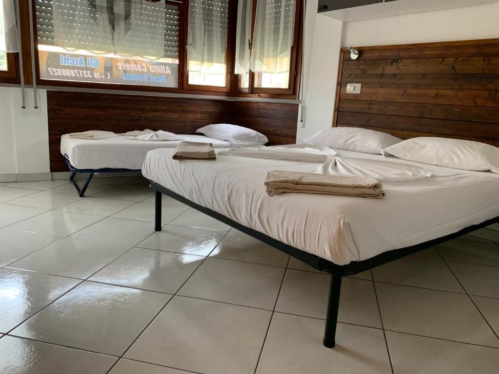 B&B Gli Archi Triple Room with 1 Double Bed and 1 Single Bed 2