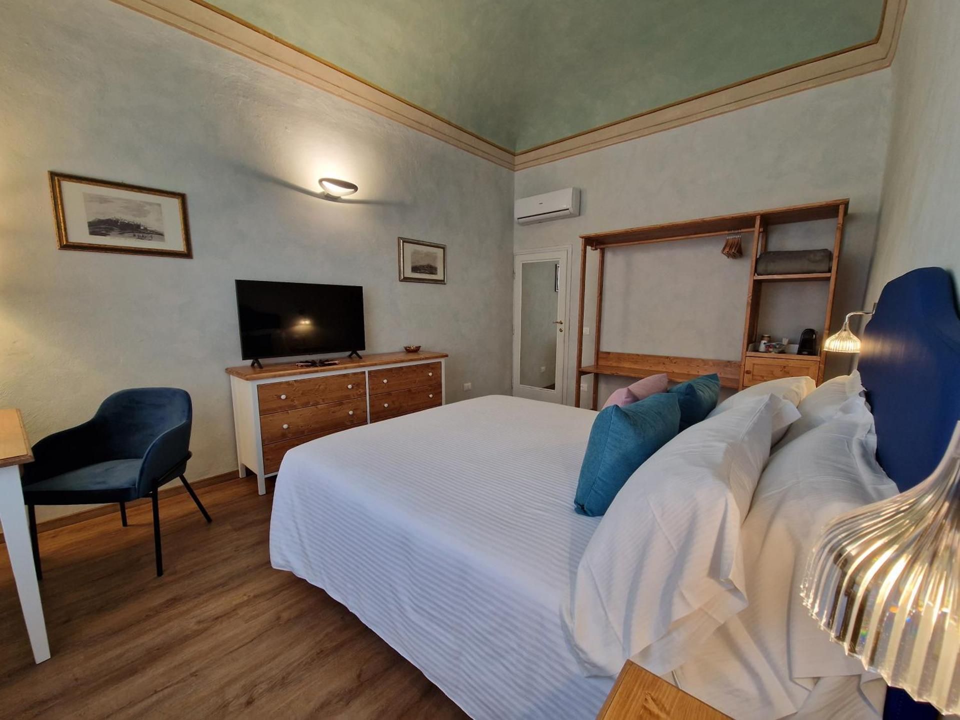 Lo Strullo Double Room with Private External Bathroom