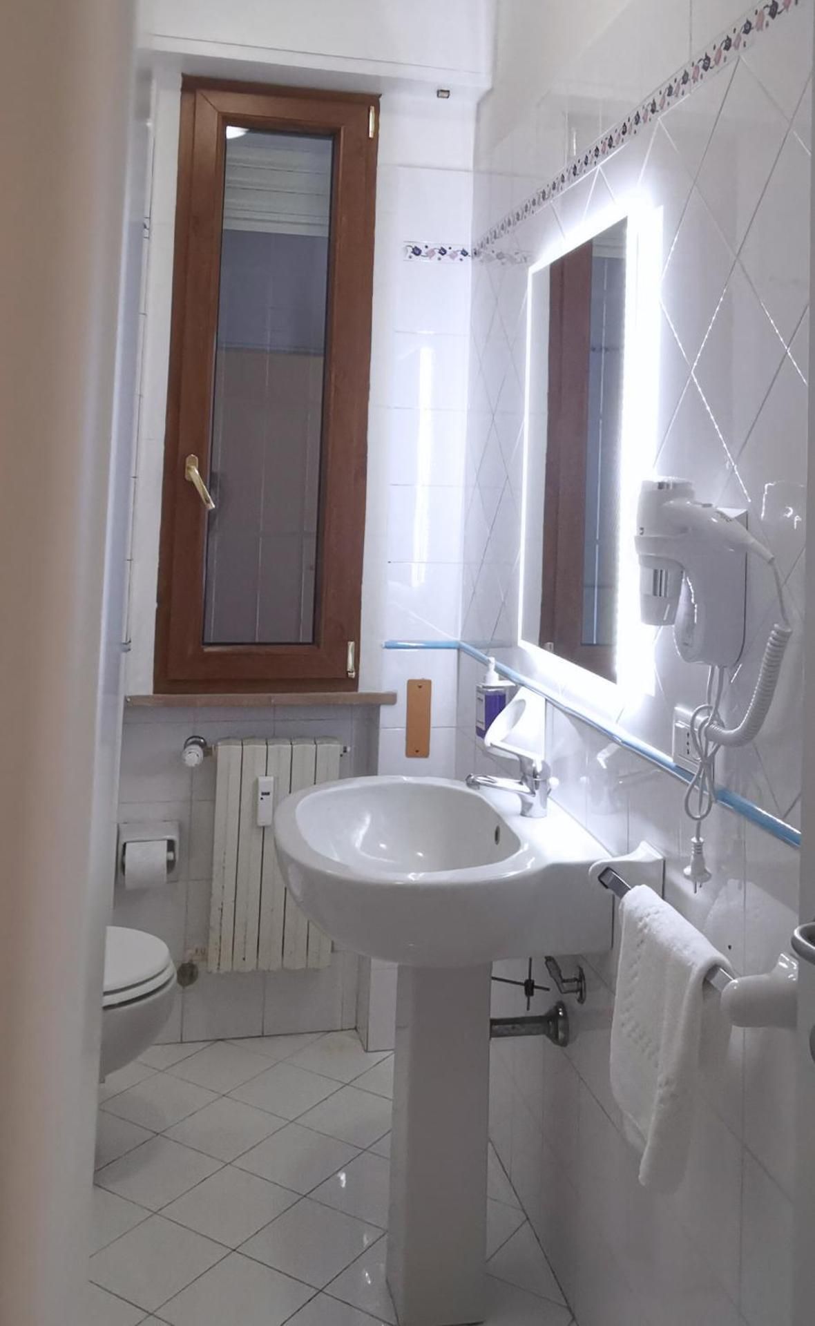 GuestHouse dei Fiori - Hituscany Double Room with Private External Bathroom 3