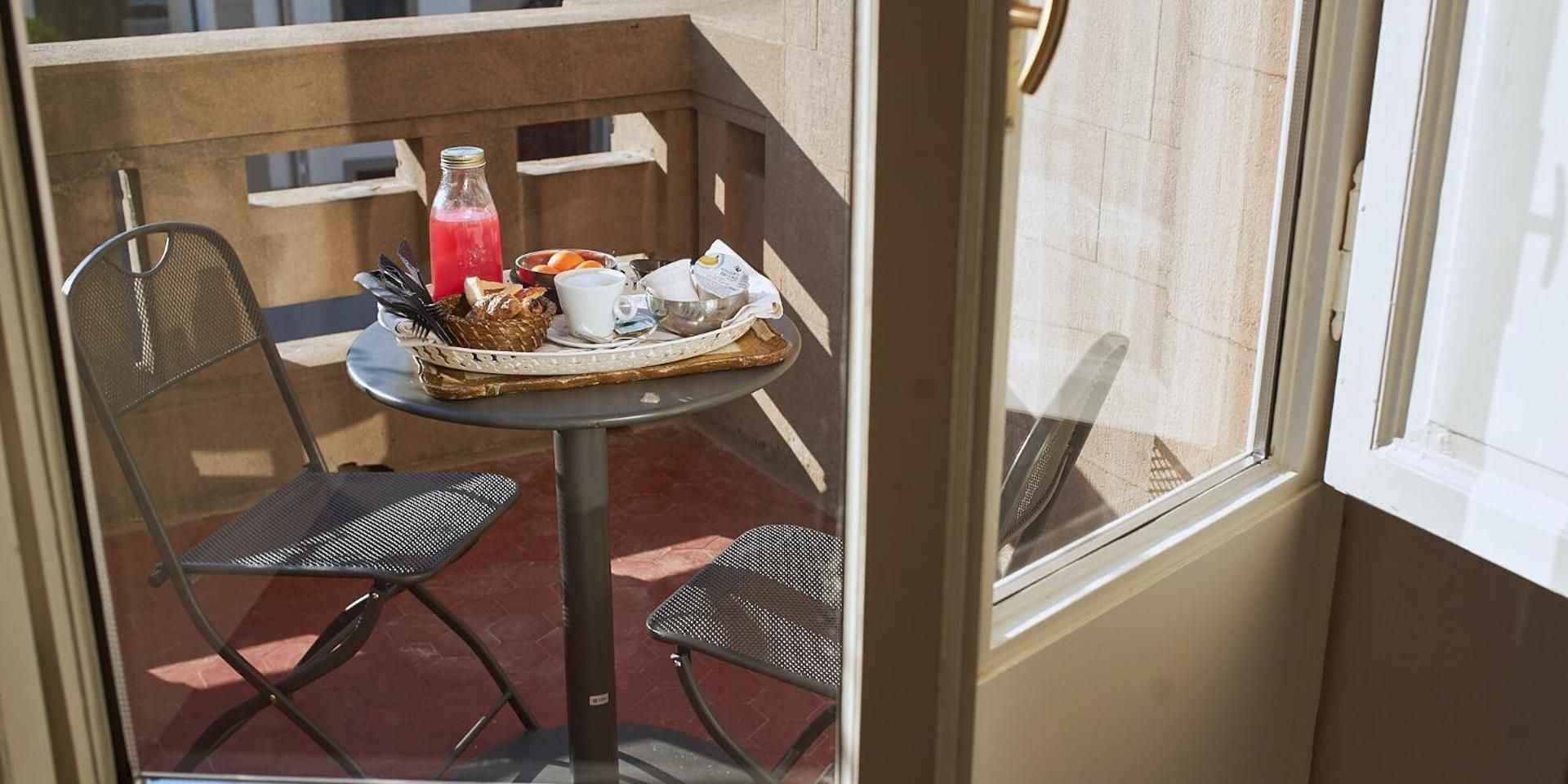Deluxe Suite with Balcony