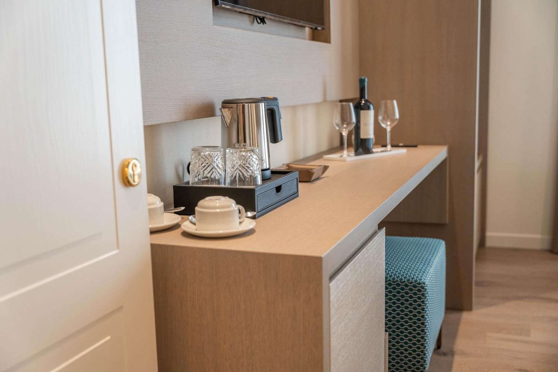 Anna Teresa Luxury Triple Room with View 3