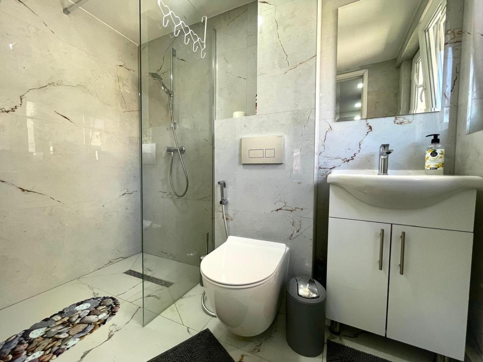 One-Bedroom Deluxe Apartment