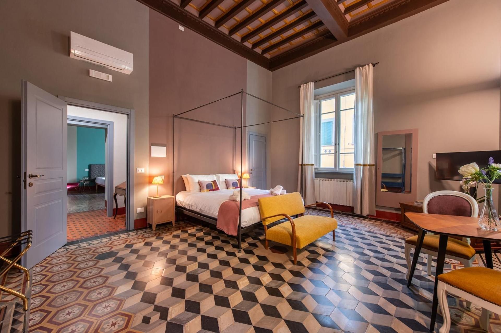 Casa Leopoldo Deluxe Queen Room