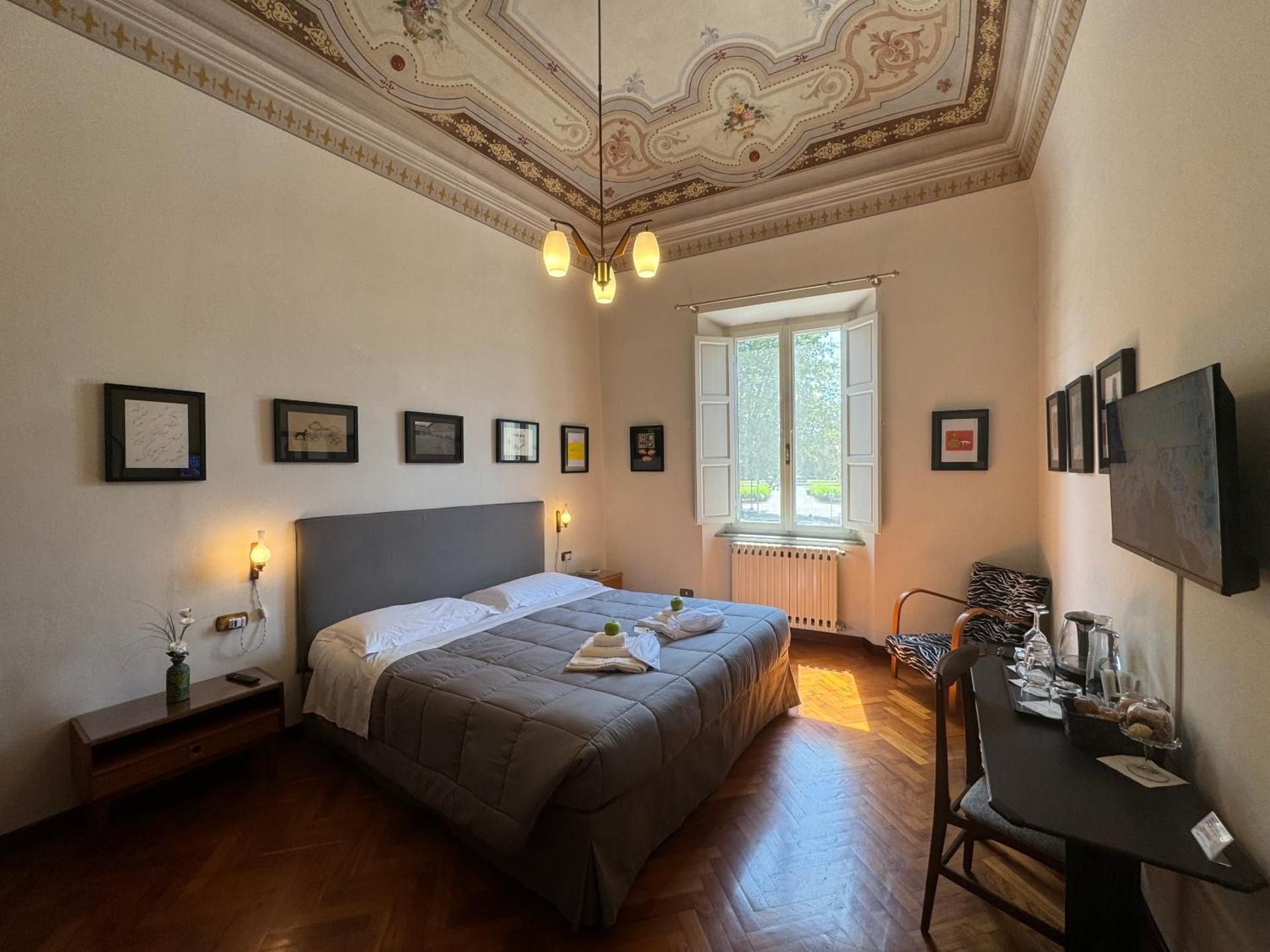 Le Muse Standard King Room with Private Bathroom 2