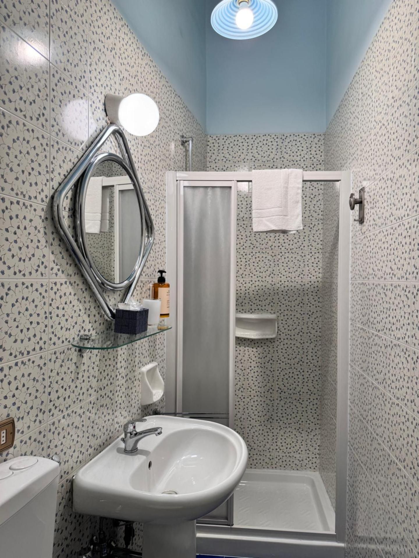 Le Muse Standard King Room with Private Bathroom 3