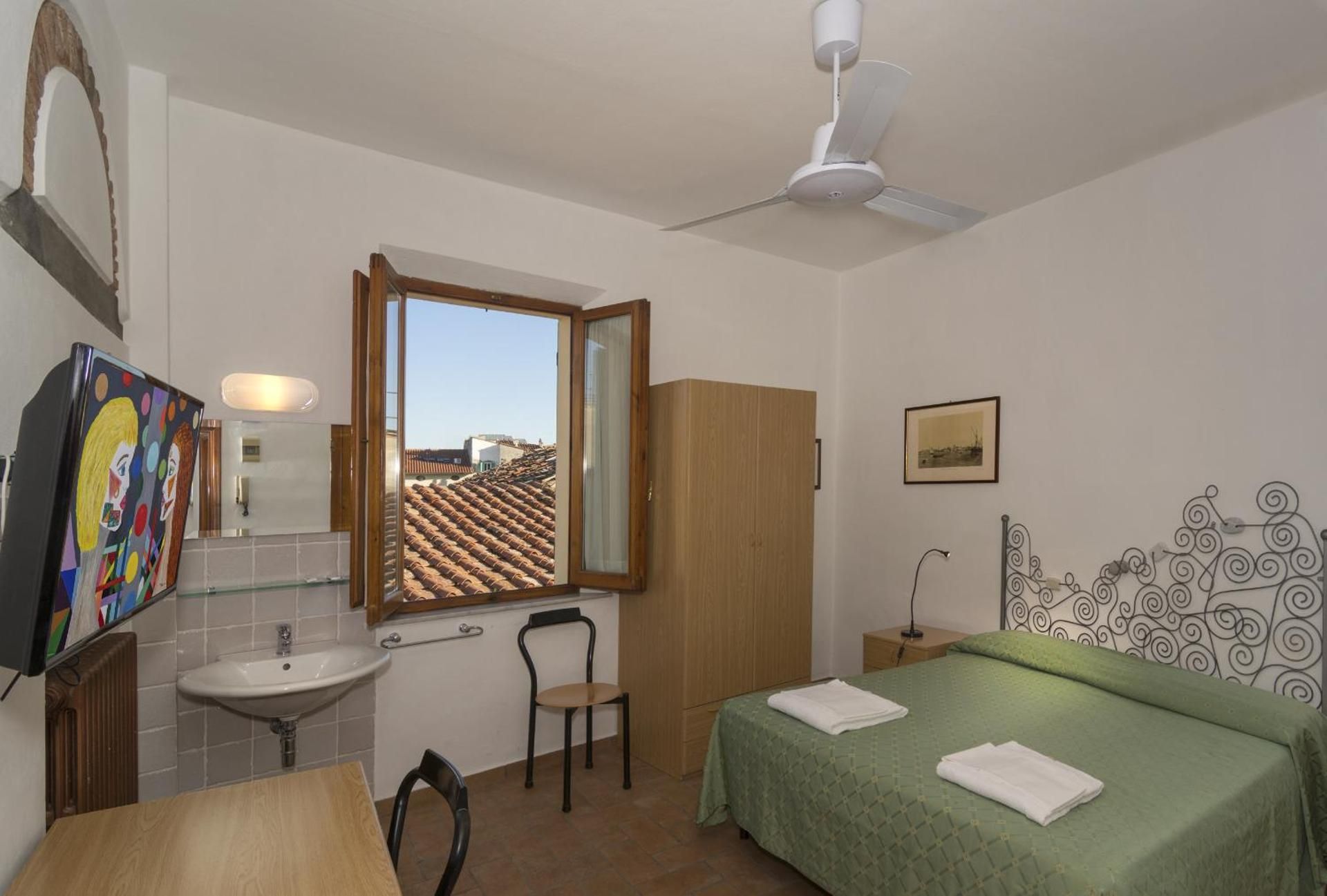 Helvetia Pisa Tower Double or Twin Room with Shared Bathroom 2