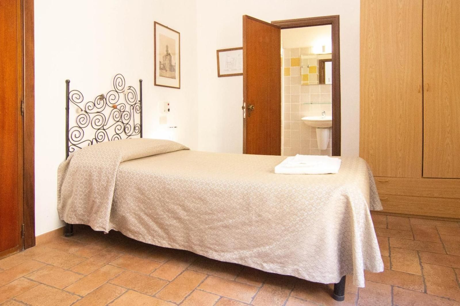 Helvetia Pisa Tower Single Room