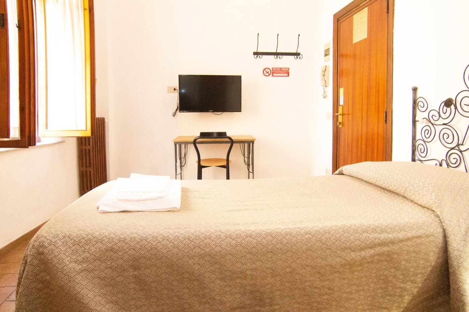 Helvetia Pisa Tower Single Room 3