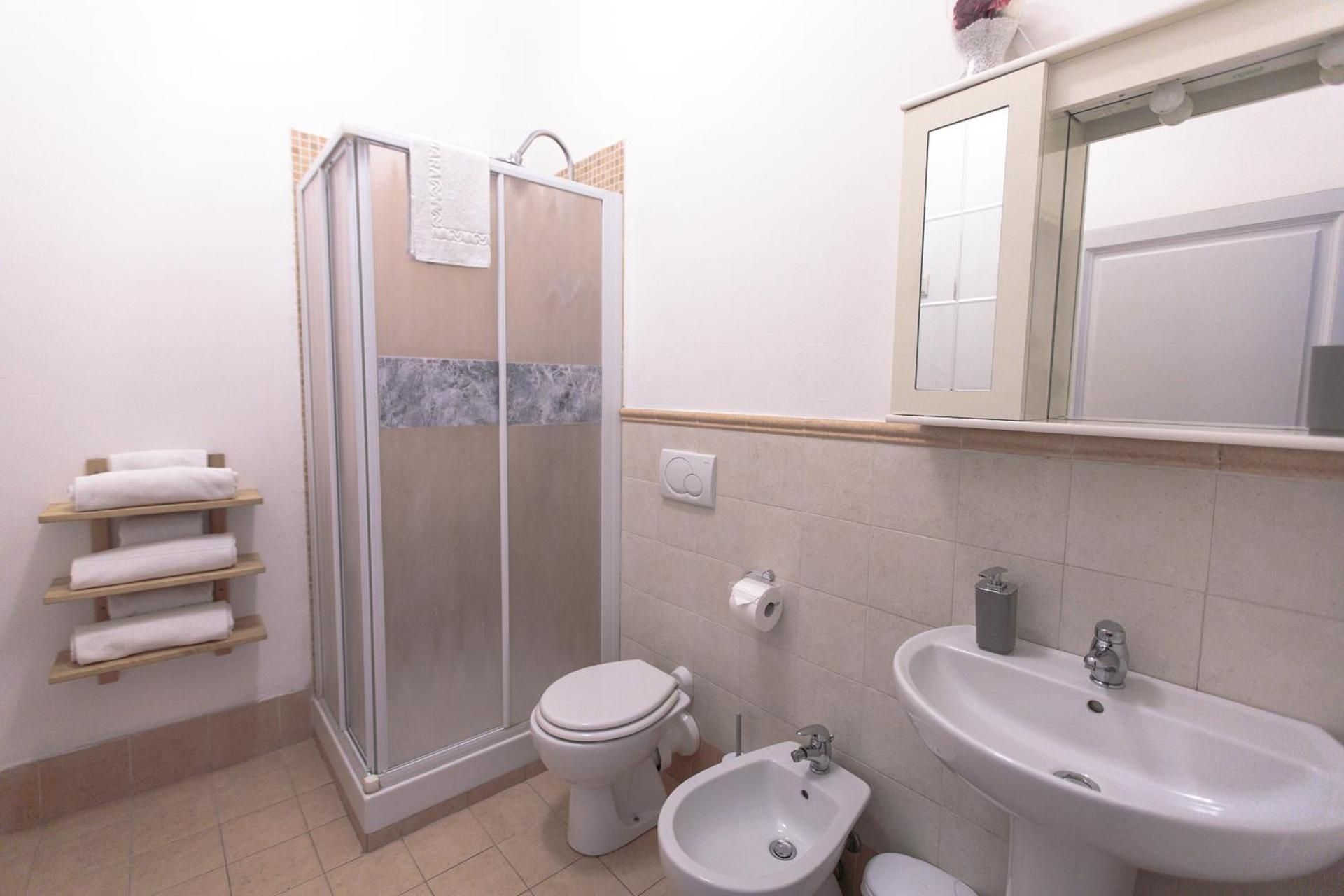 Magnolia Comfort & Rooms Triple Room with Private External Bathroom 3