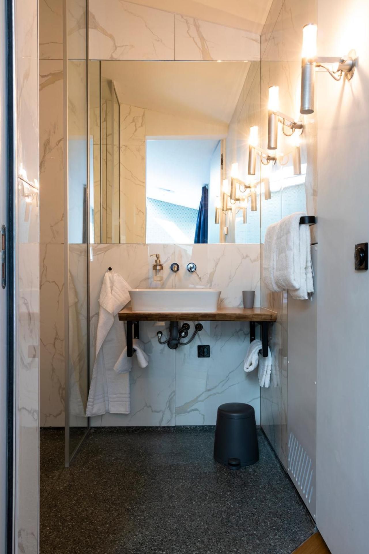Deluxe Double Room with Shower