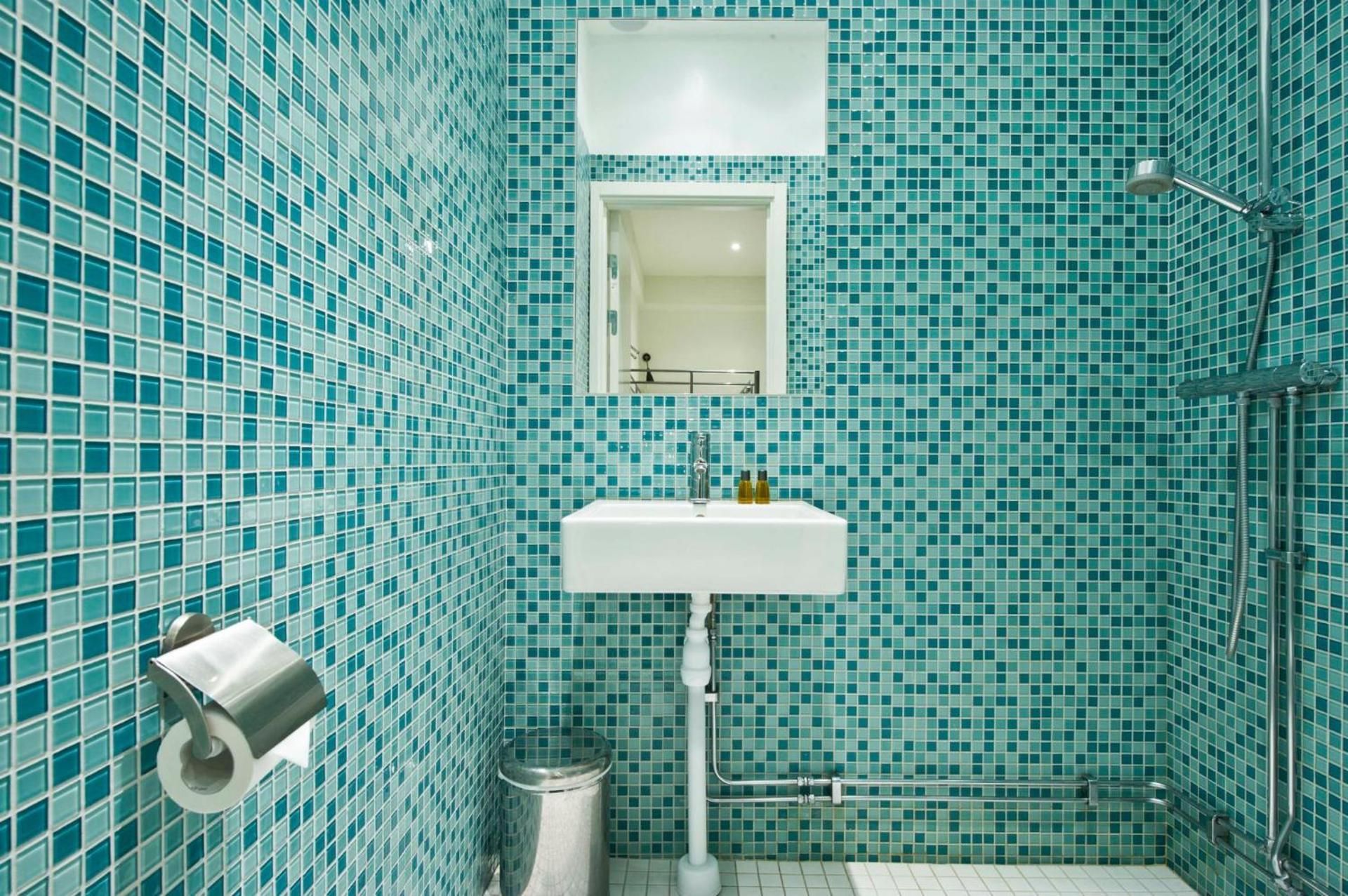 Safestay Pisa Twin Room with Private External Bathroom 3