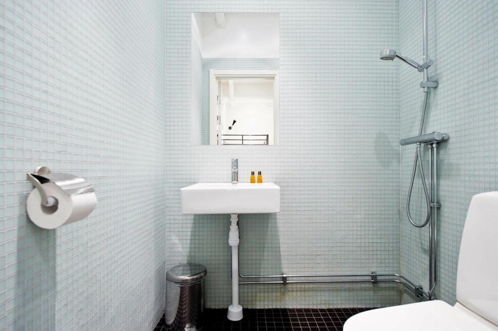 Safestay Pisa Bed in 4-Bed Female Dorm Ensuite 3