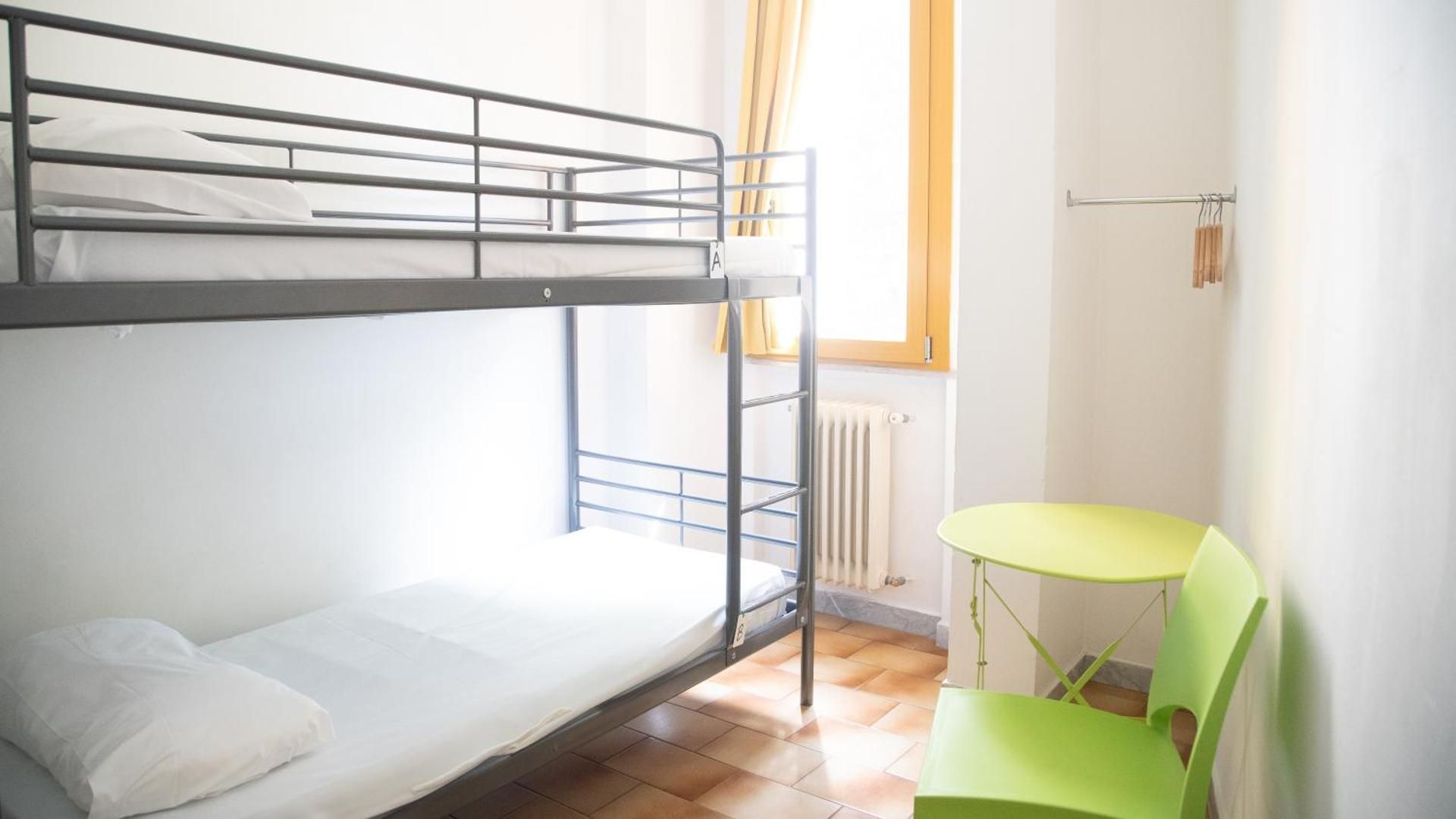 Safestay Pisa Twin Room with Private External Bathroom 2