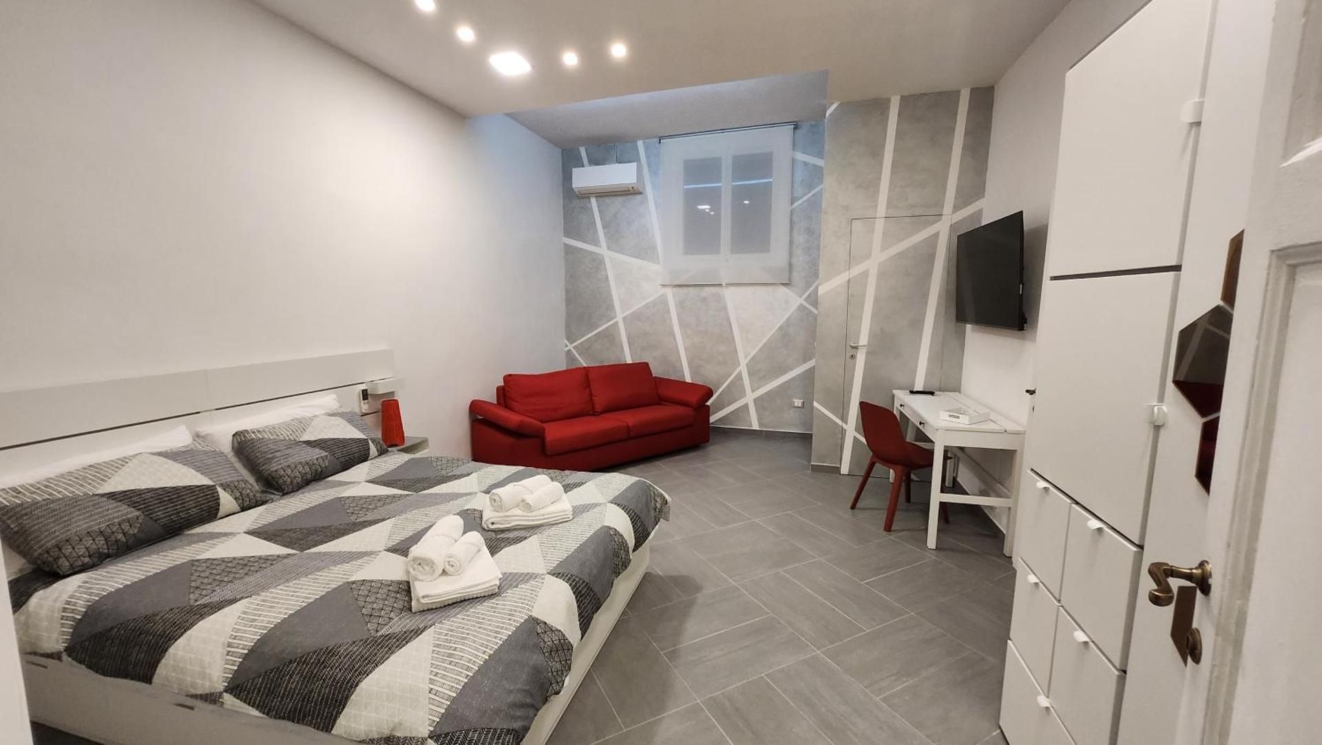 Quadruple Room with Private Bathroom