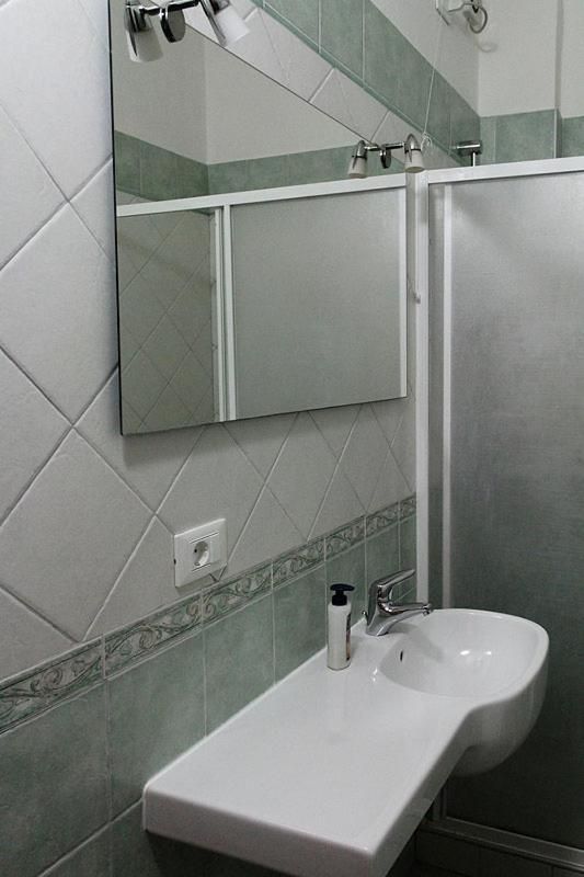 Guesthouse Stazione Pisa Centro Triple Room with Private Bathroom 2