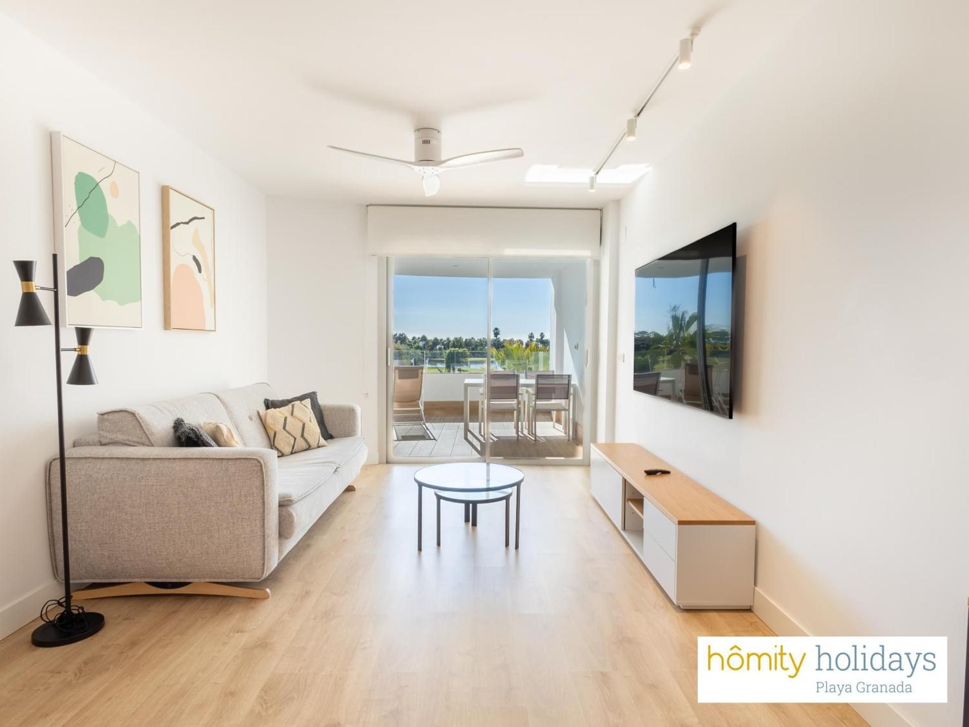 Luxury Apartment with Pool View and Golf