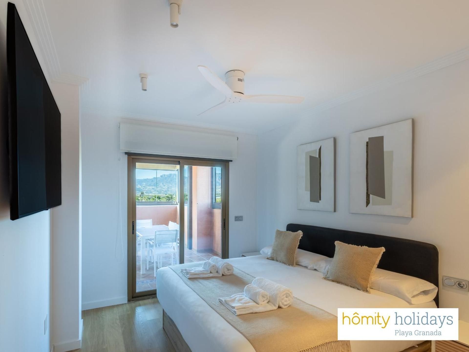 Deluxe Apartment with Garden and Mountain View