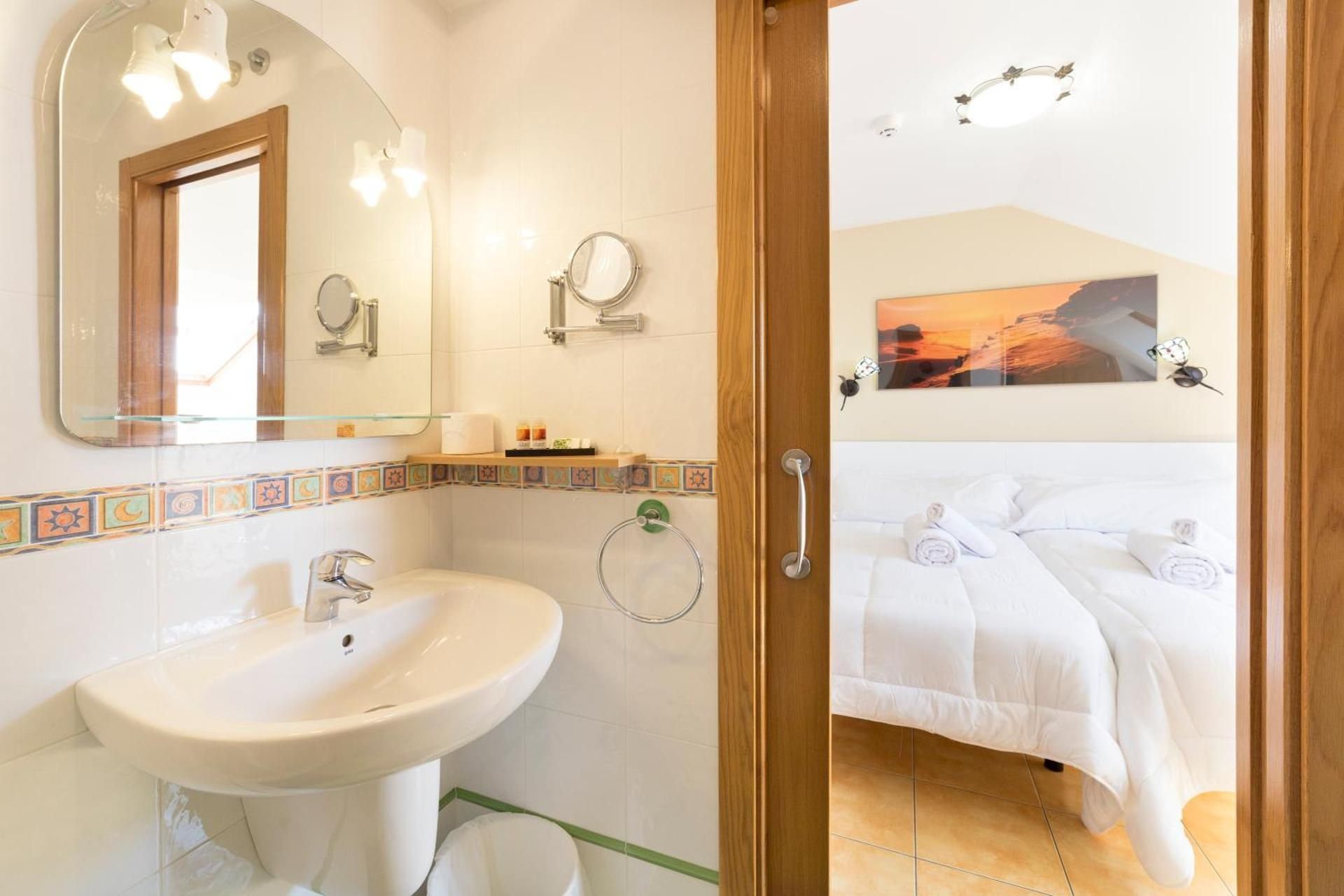 Stellae Luscofusco Twin Room 3