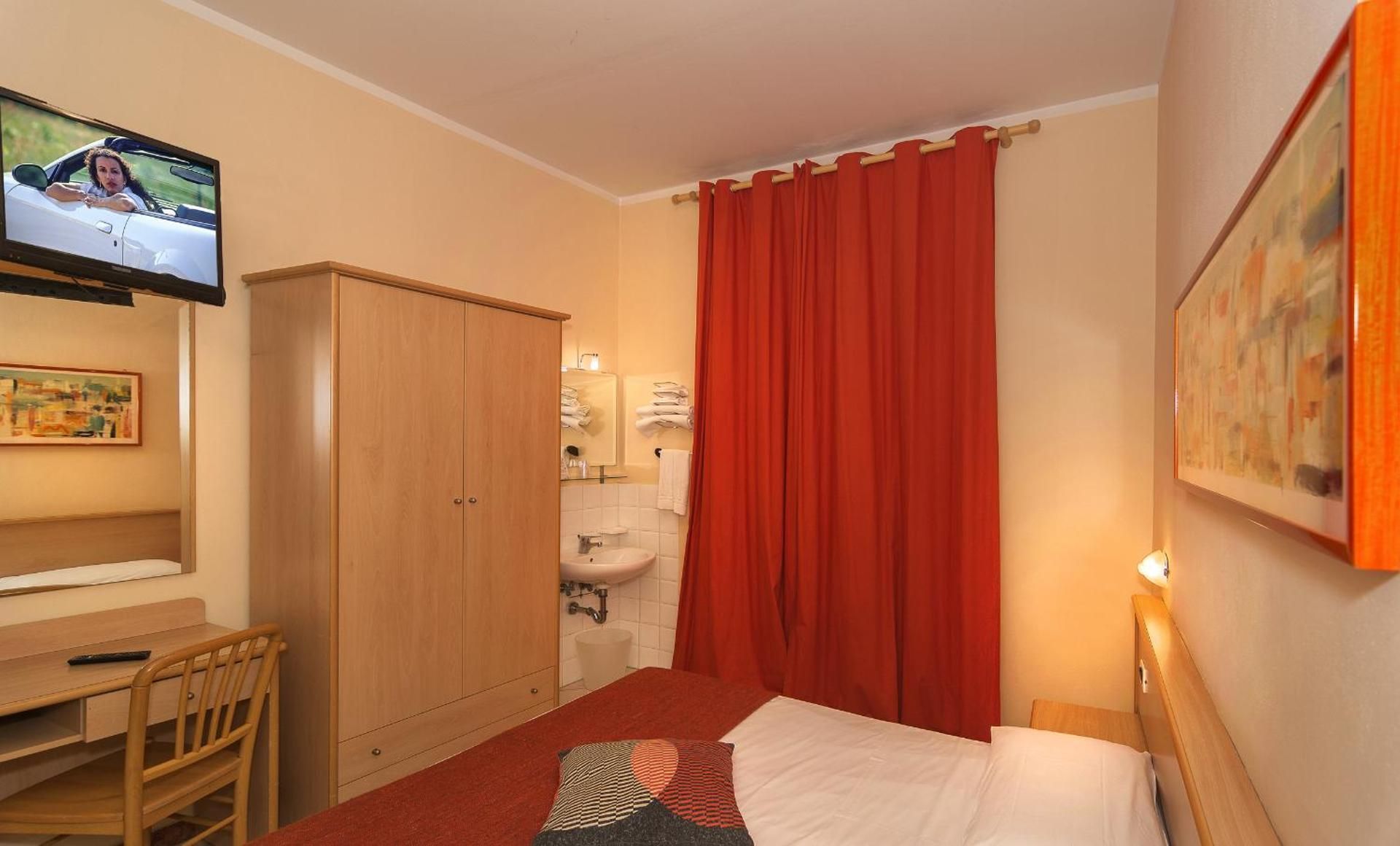 Double or Twin Room with Private External Bathroom