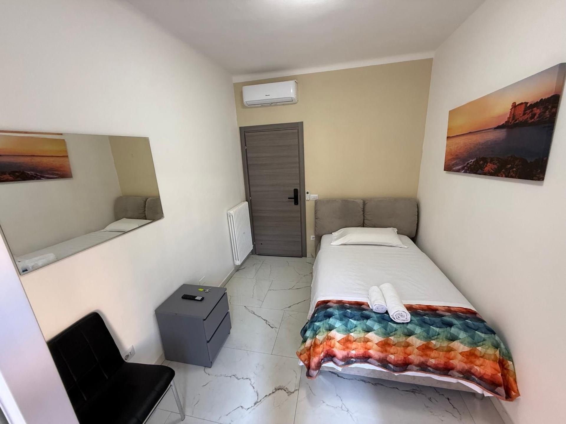 Single Room with Private External Bathroom