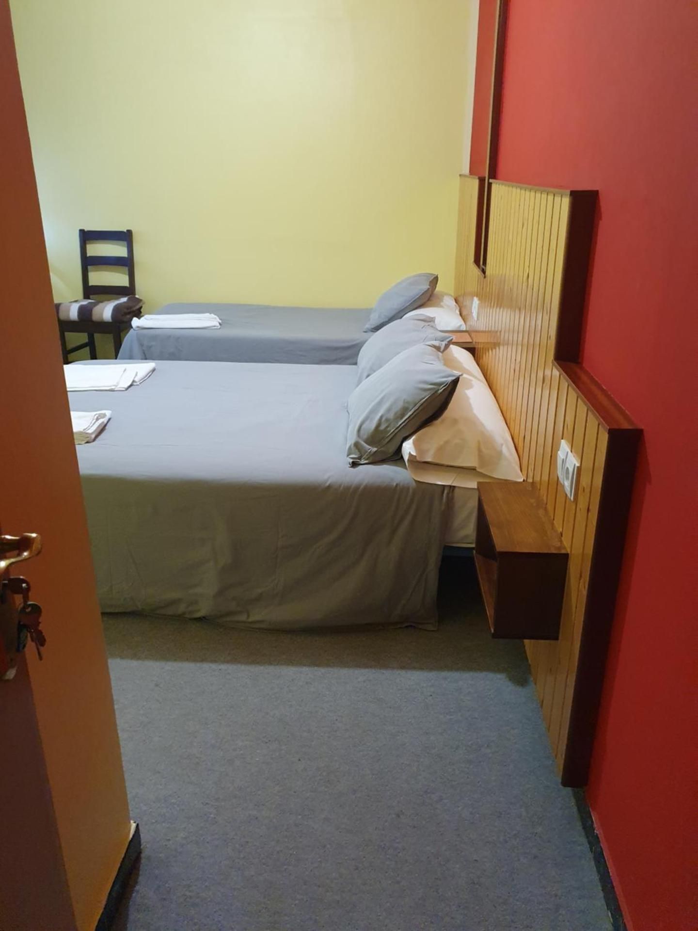 A Concha Basic Triple Room with Shared Bathroom 2