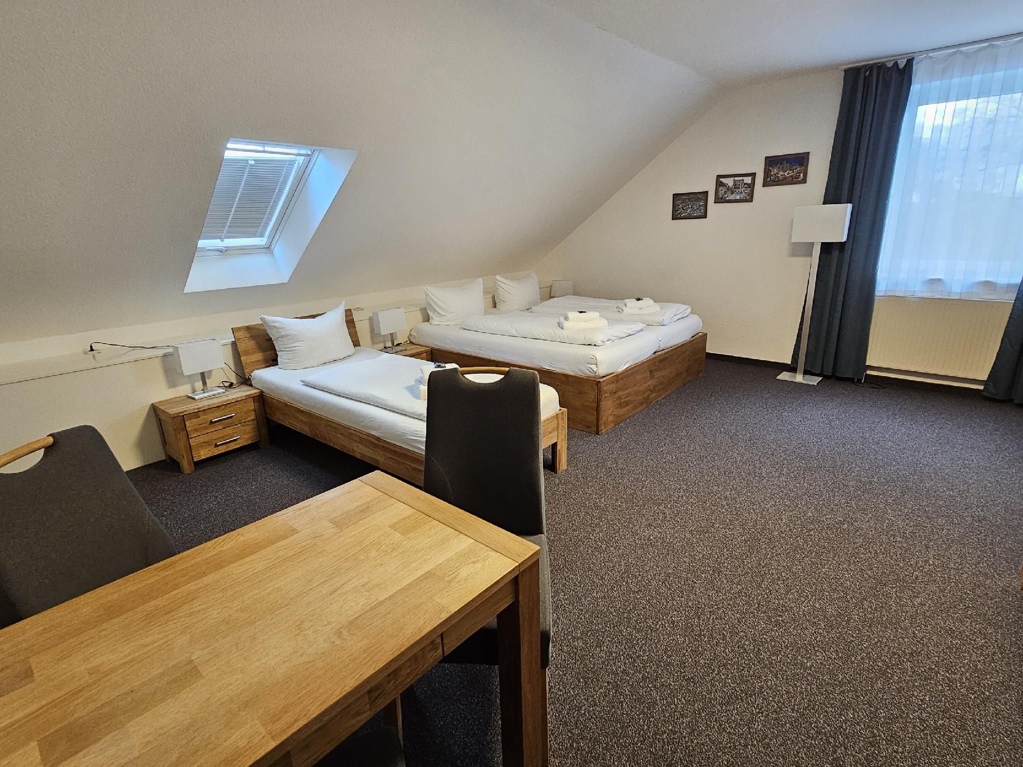 Dreibettzimmer-Eigenes Badezimmer