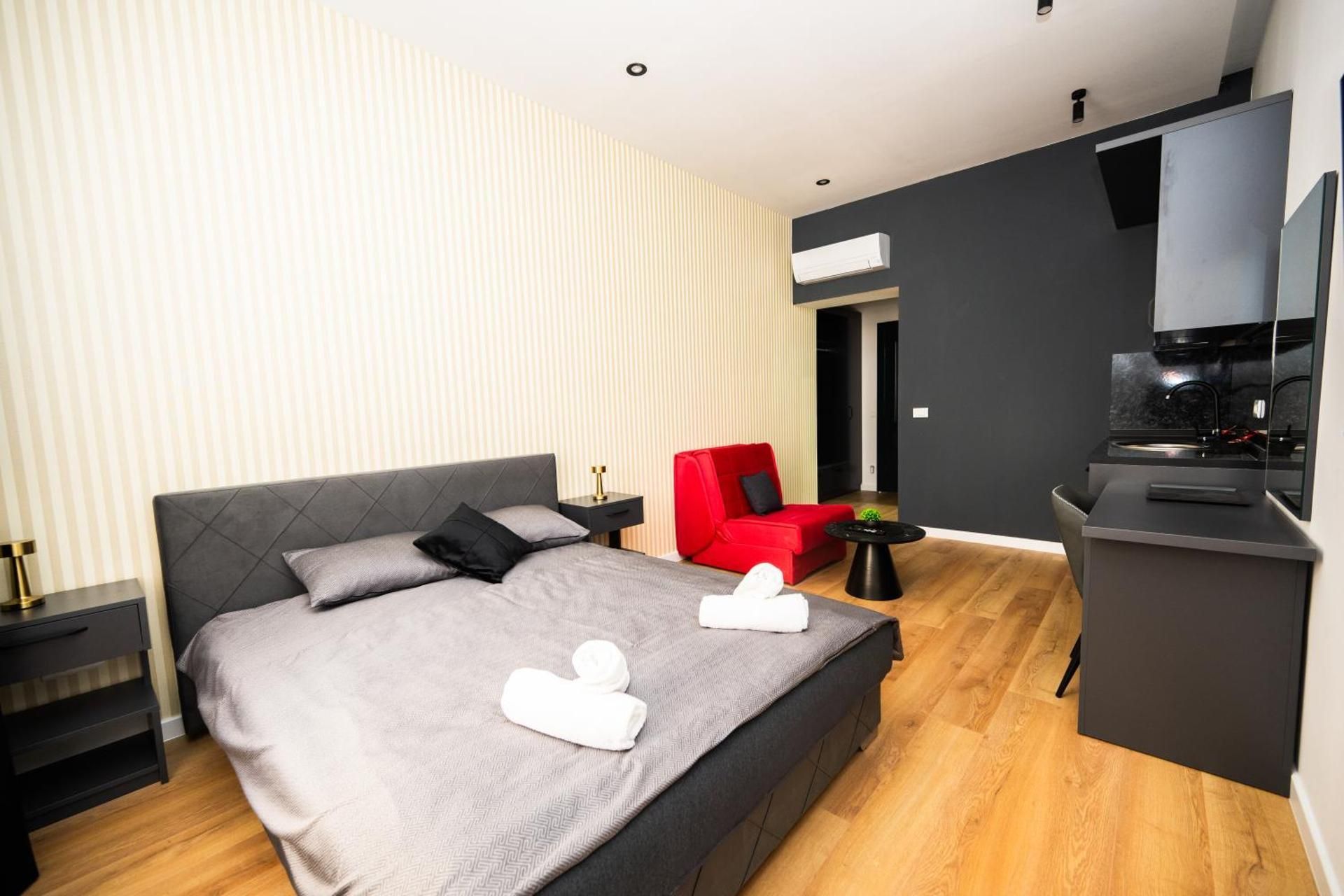 Deluxe Studio