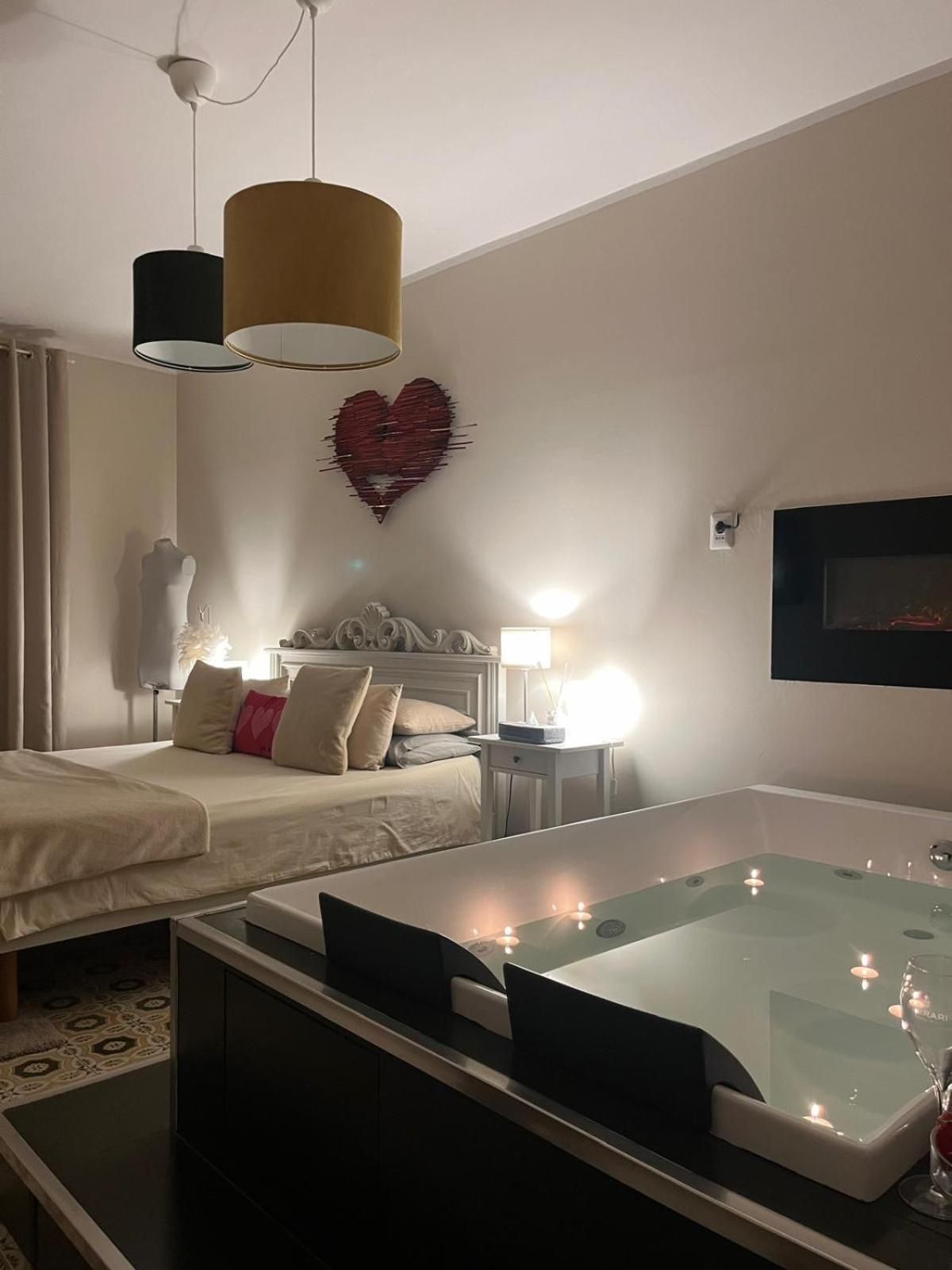 Deluxe One-Bedroom Apartment with Harbor View