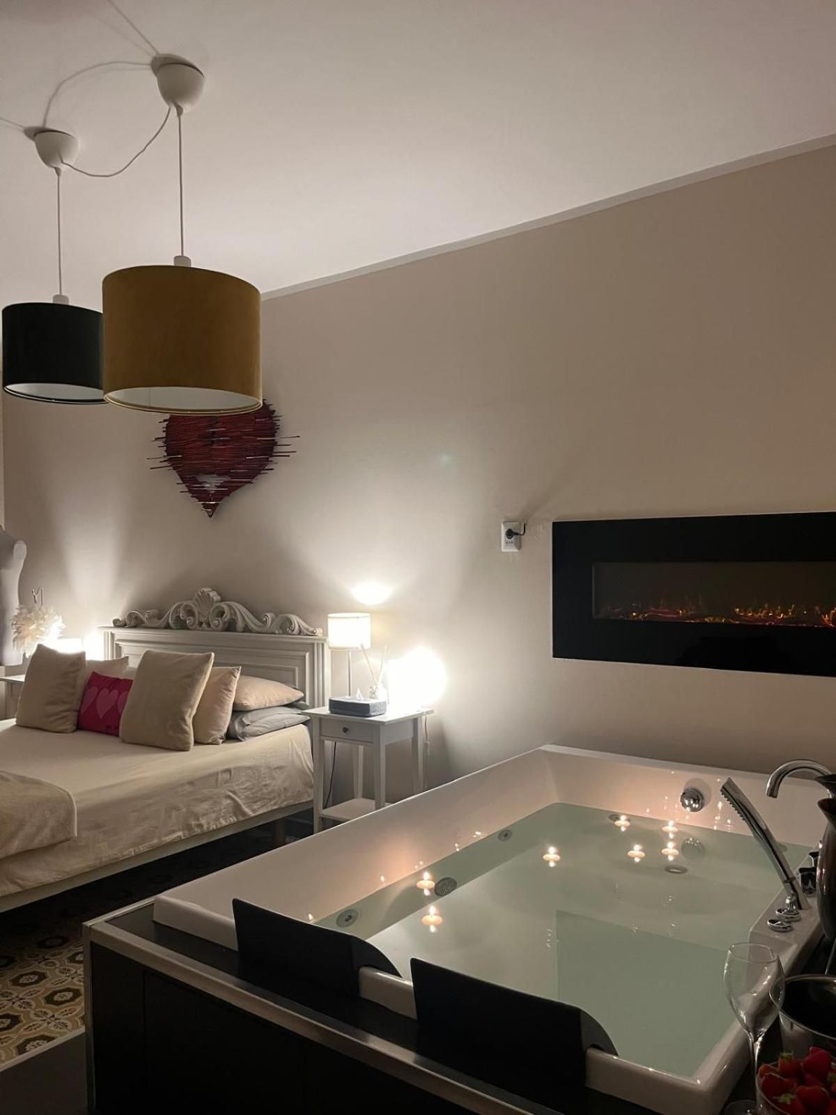 Deluxe One-Bedroom Apartment with Harbor View