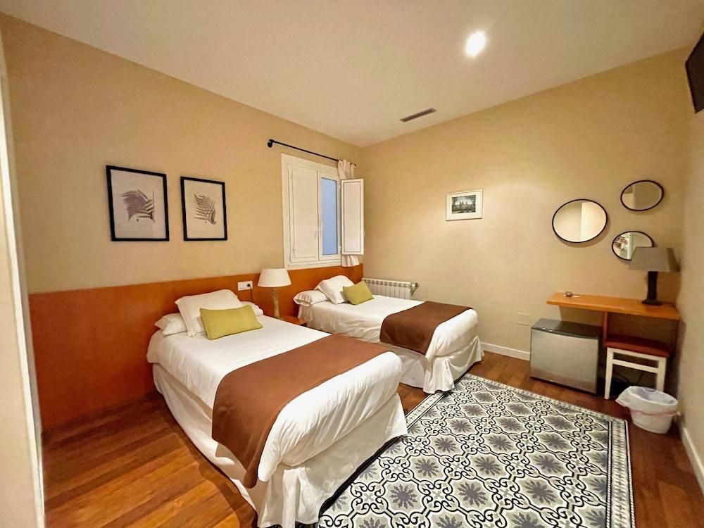 Hotel Montes Standard Twin Room