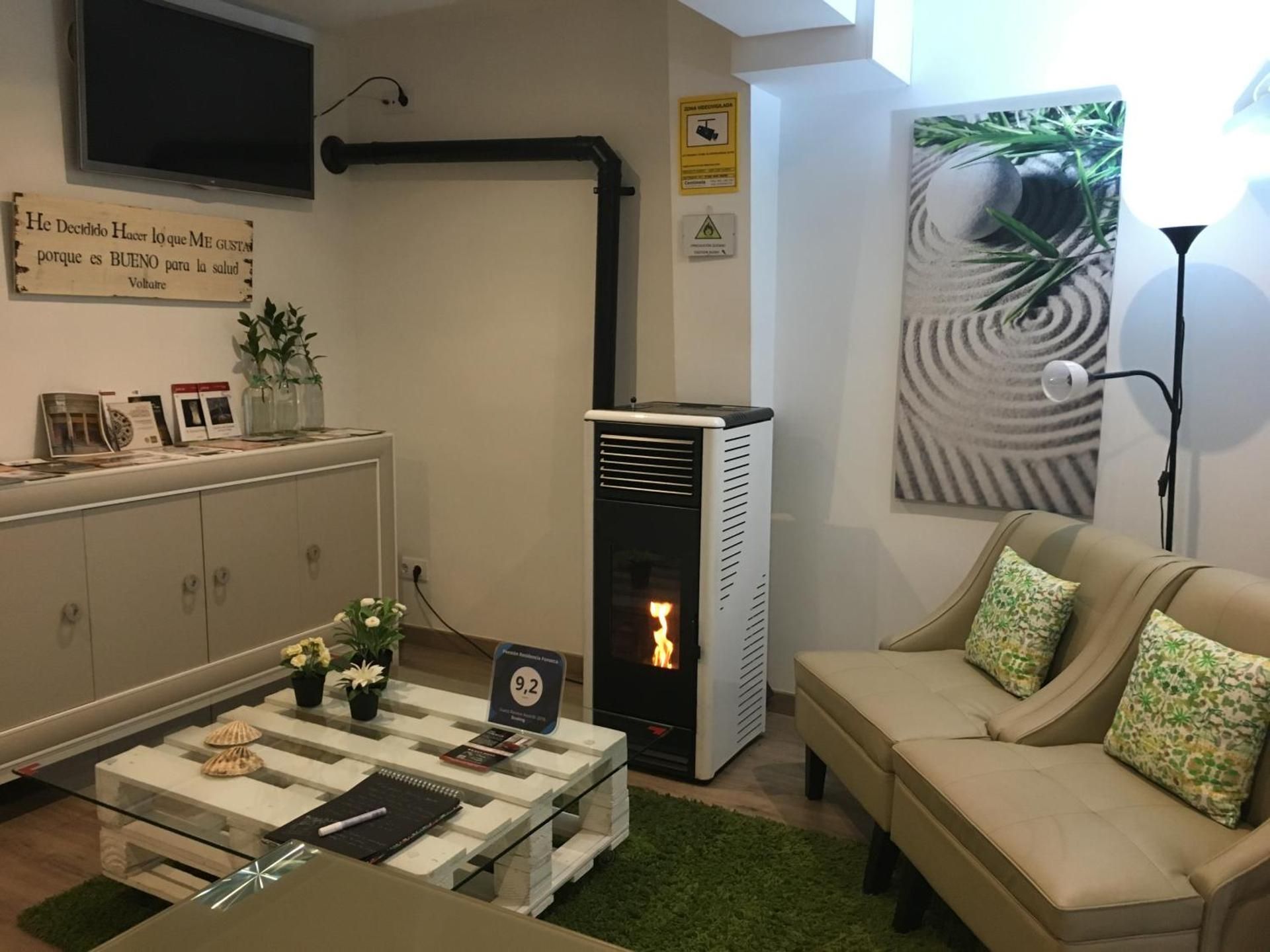 shared lounge/tv area